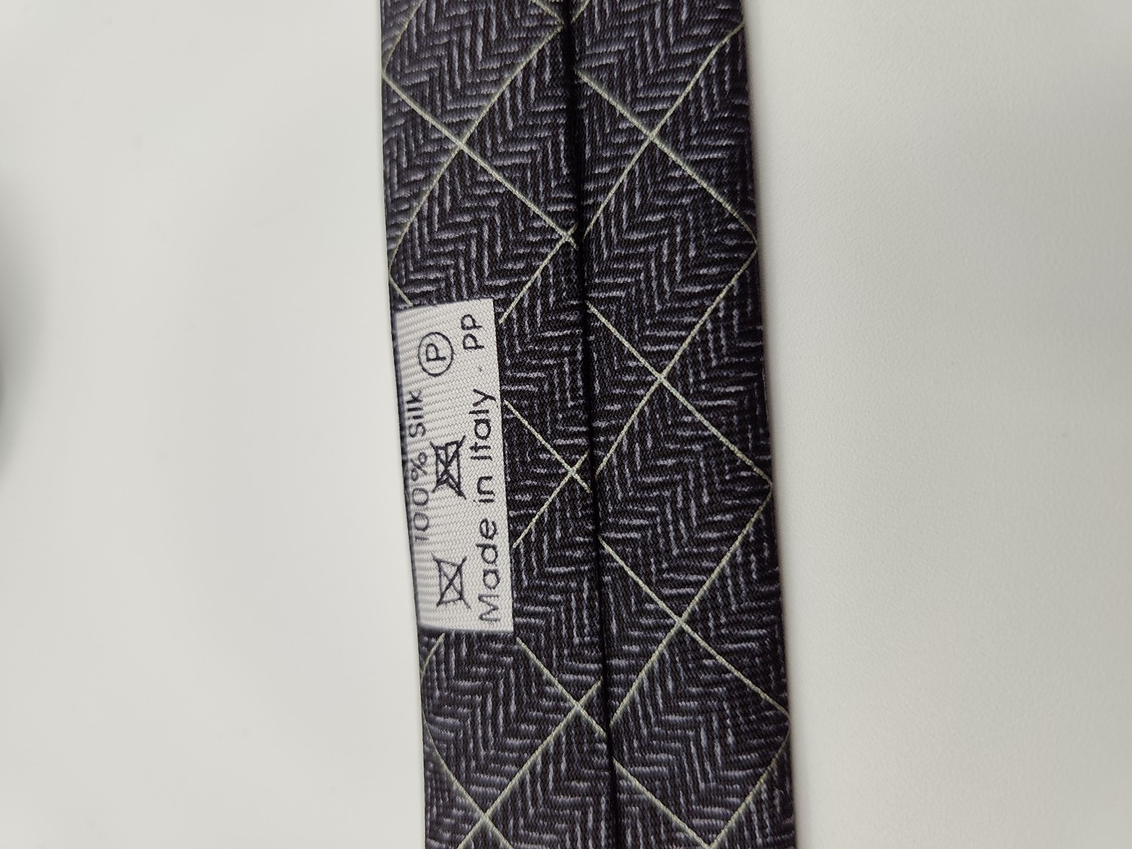 Dunhill Black & Grey Patterned Silk Tie image 4