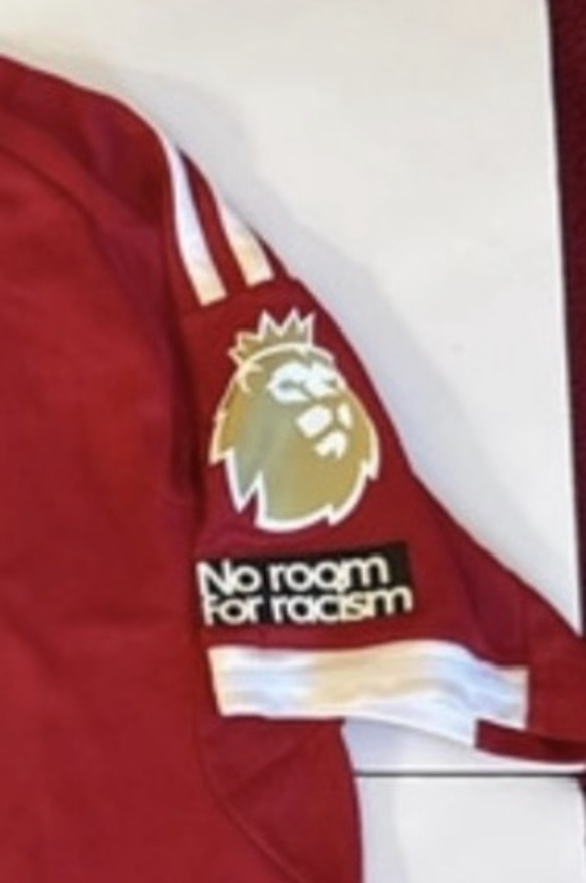 Liverpool 2025/26 Home shirt Isak #9 image 3