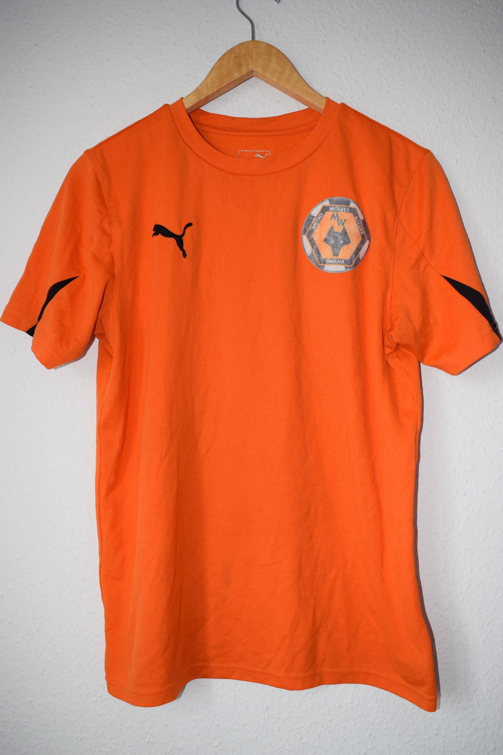 Puma Orange Metro Wolves Soccer Logo T-Shirt Medium 1033 image 2