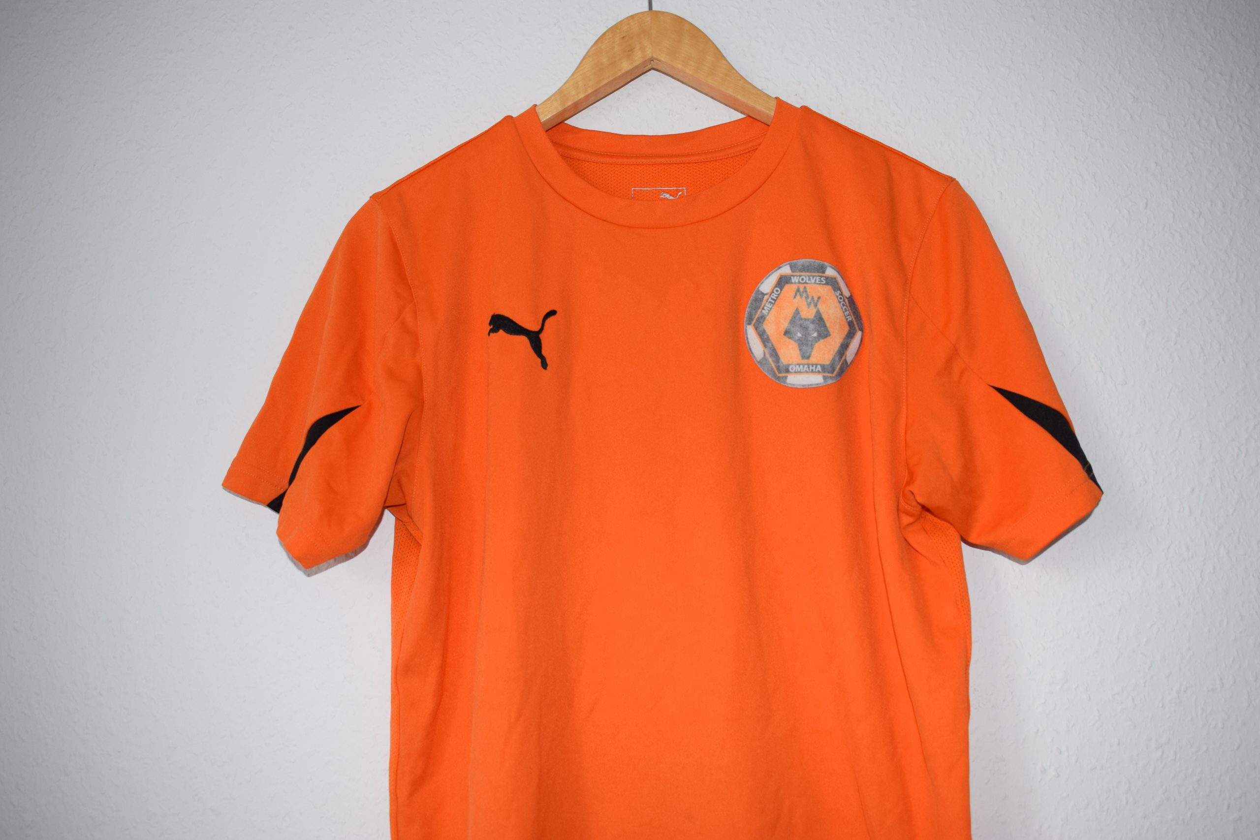 Puma Orange Metro Wolves Soccer Logo T-Shirt Medium 1033 image 3