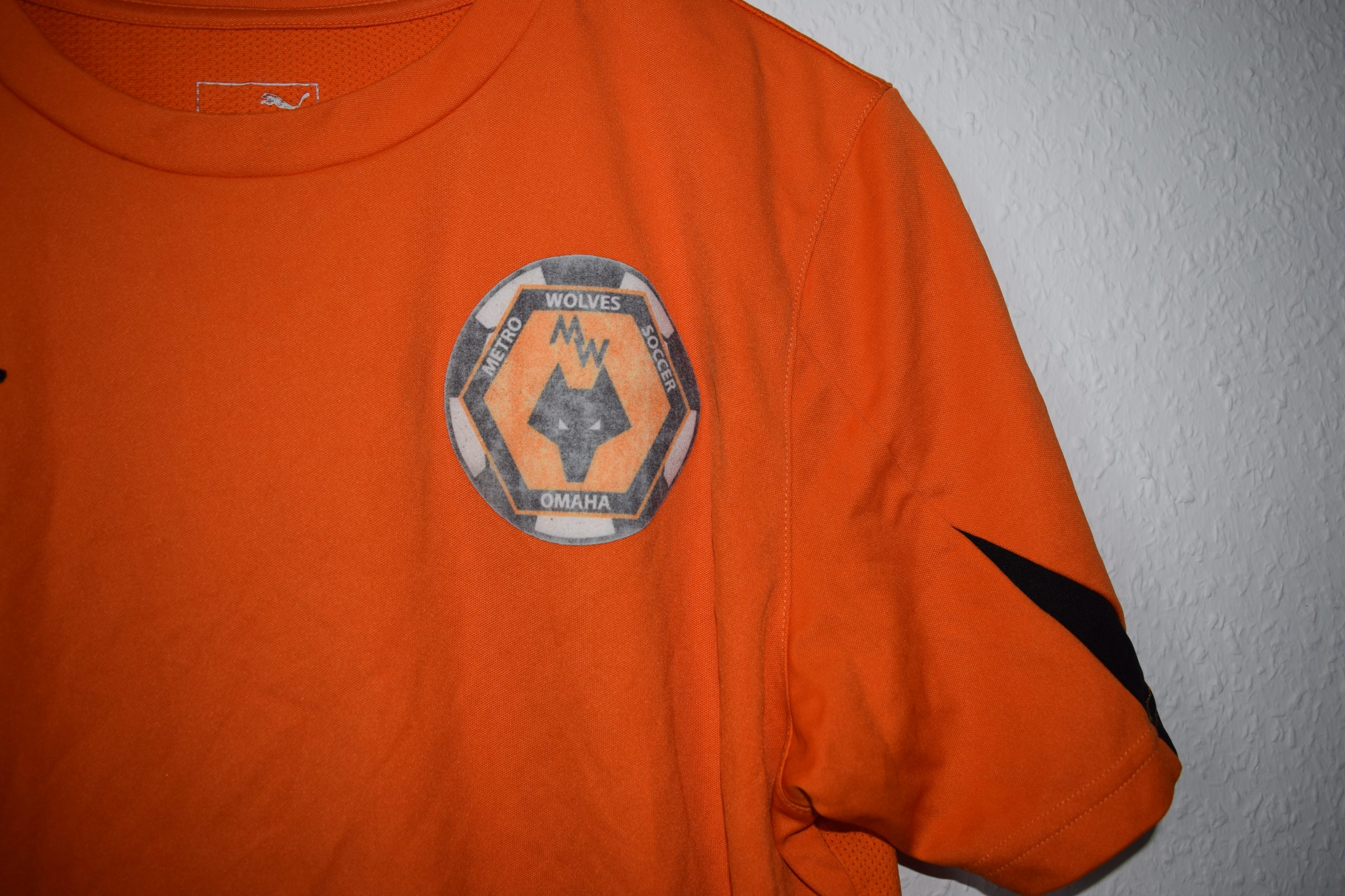Puma Orange Metro Wolves Soccer Logo T-Shirt Medium 1033 image 4
