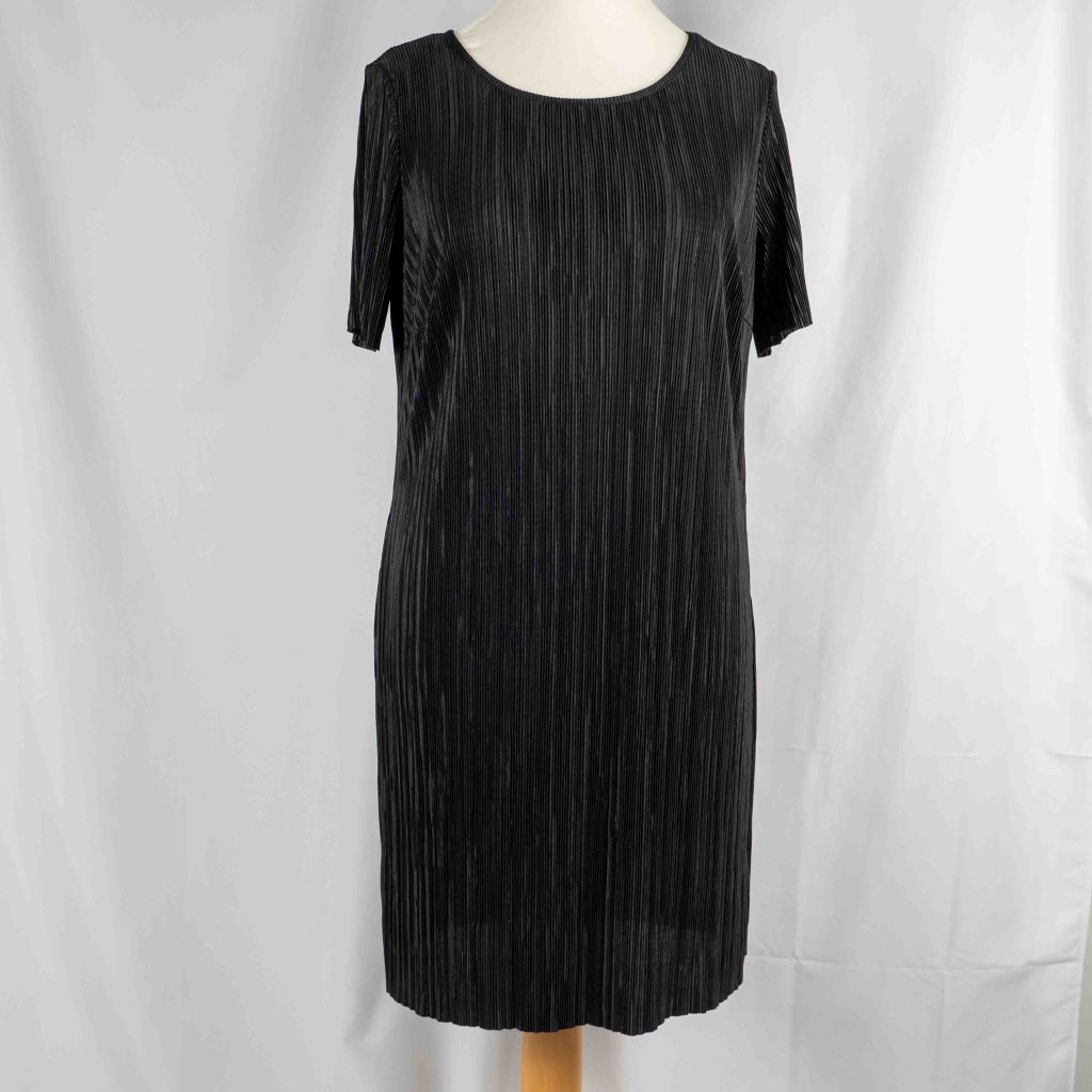 Evans Dress Black Pleated Short Sleeve Size 20 Pre-Owned