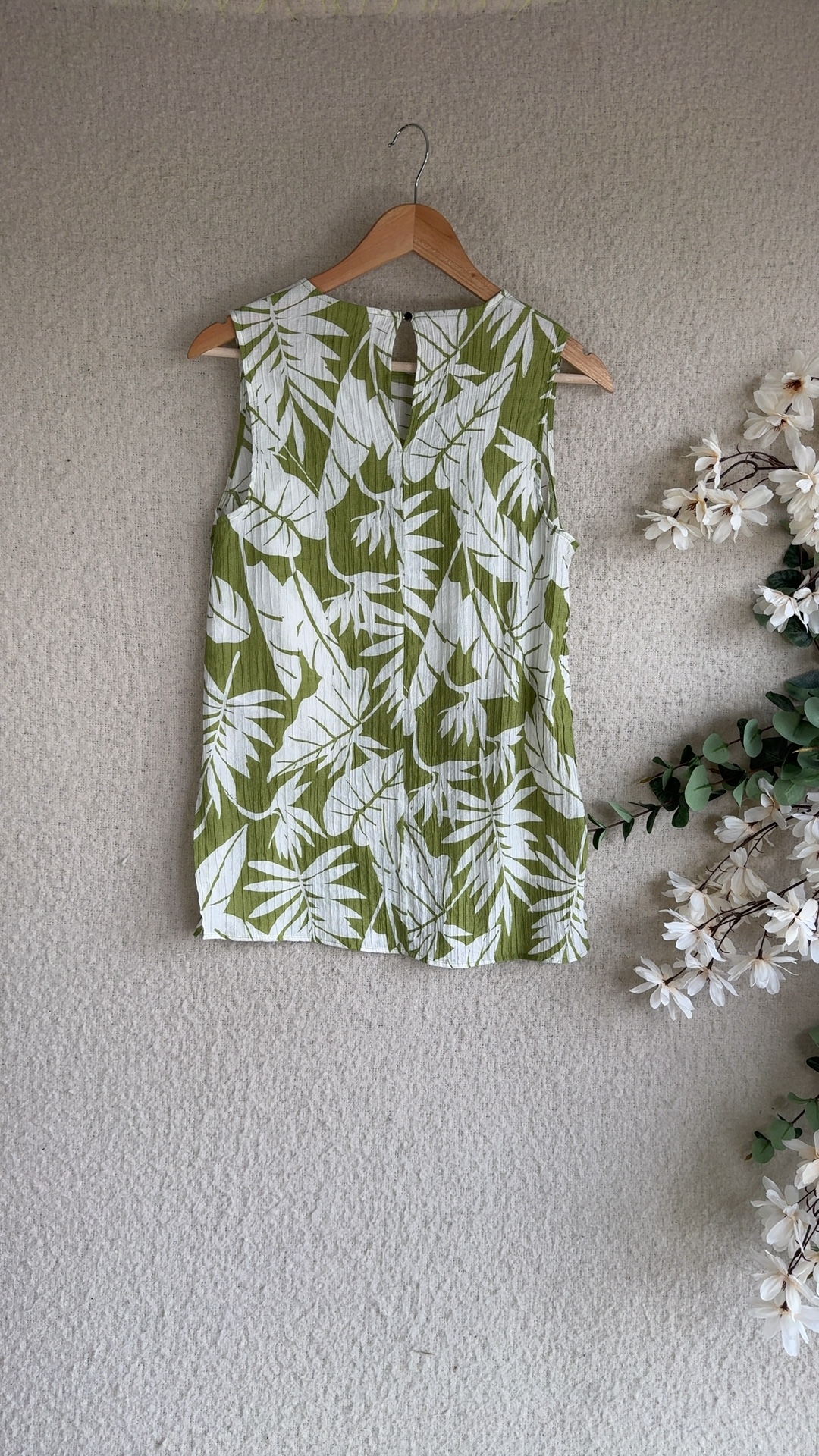 Primark Green & White Leaf Print Sleeveless Top UK 12 Relaxed Fit Light Fabric image 4