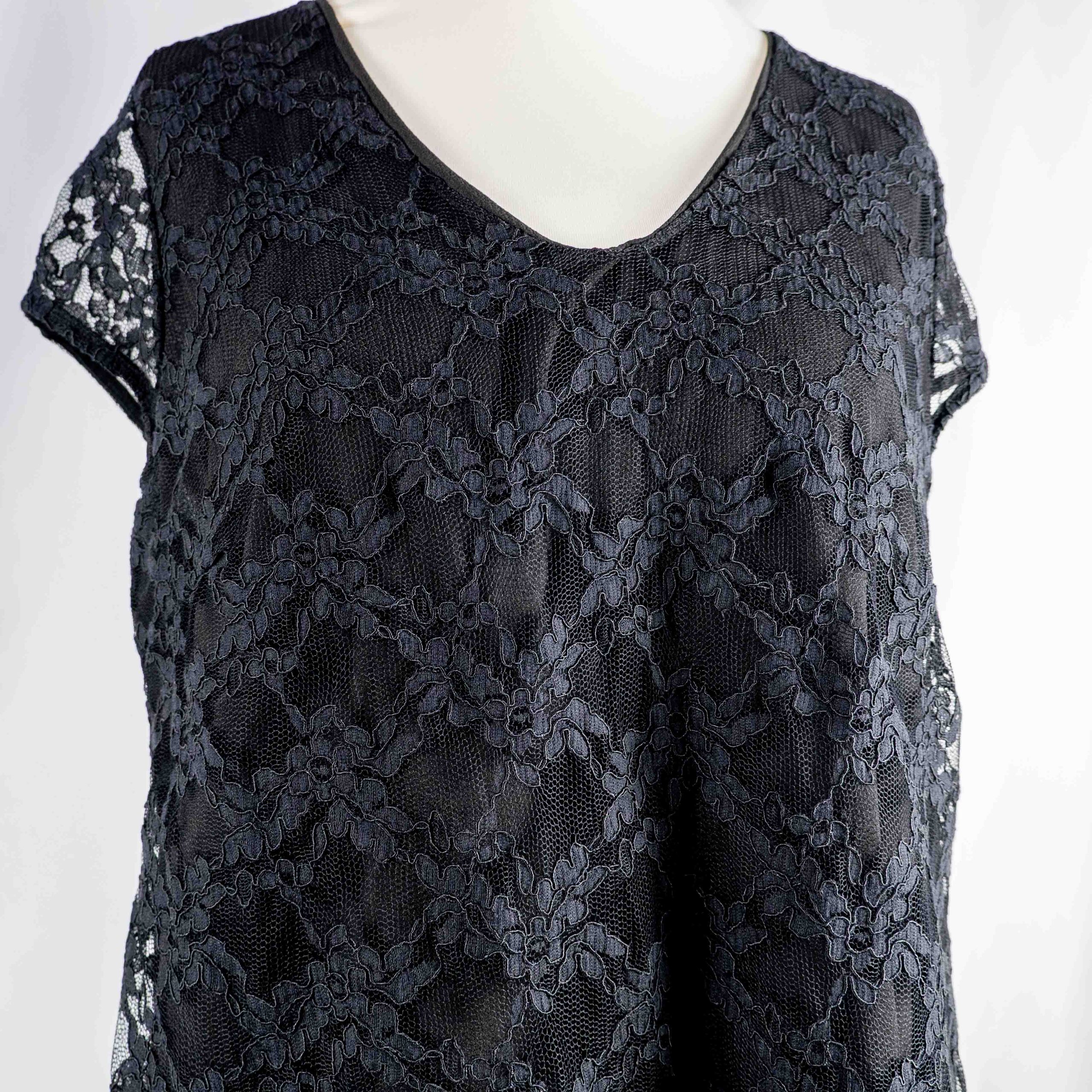 Kaleidoscope Black Lace Sleeve V Neck Top Size 20 Pre-Owned image 2