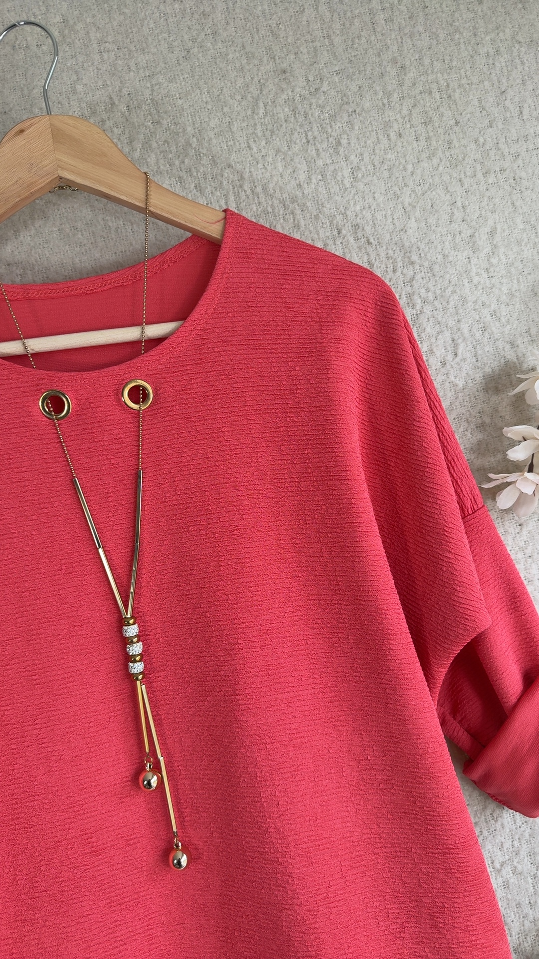 Unbranded Coral Pink Textured Knit Top UK Medium with Roll-Tab Sleeves Necklace image 2