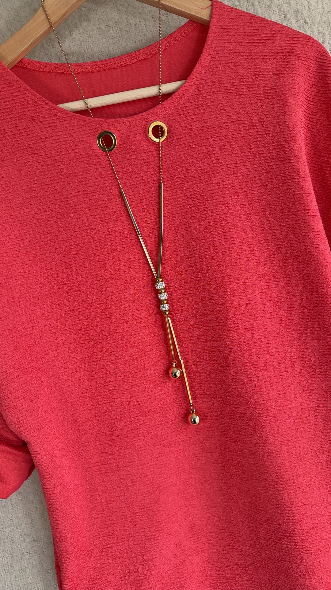 Unbranded Coral Pink Textured Knit Top UK Medium with Roll-Tab Sleeves Necklace image 3