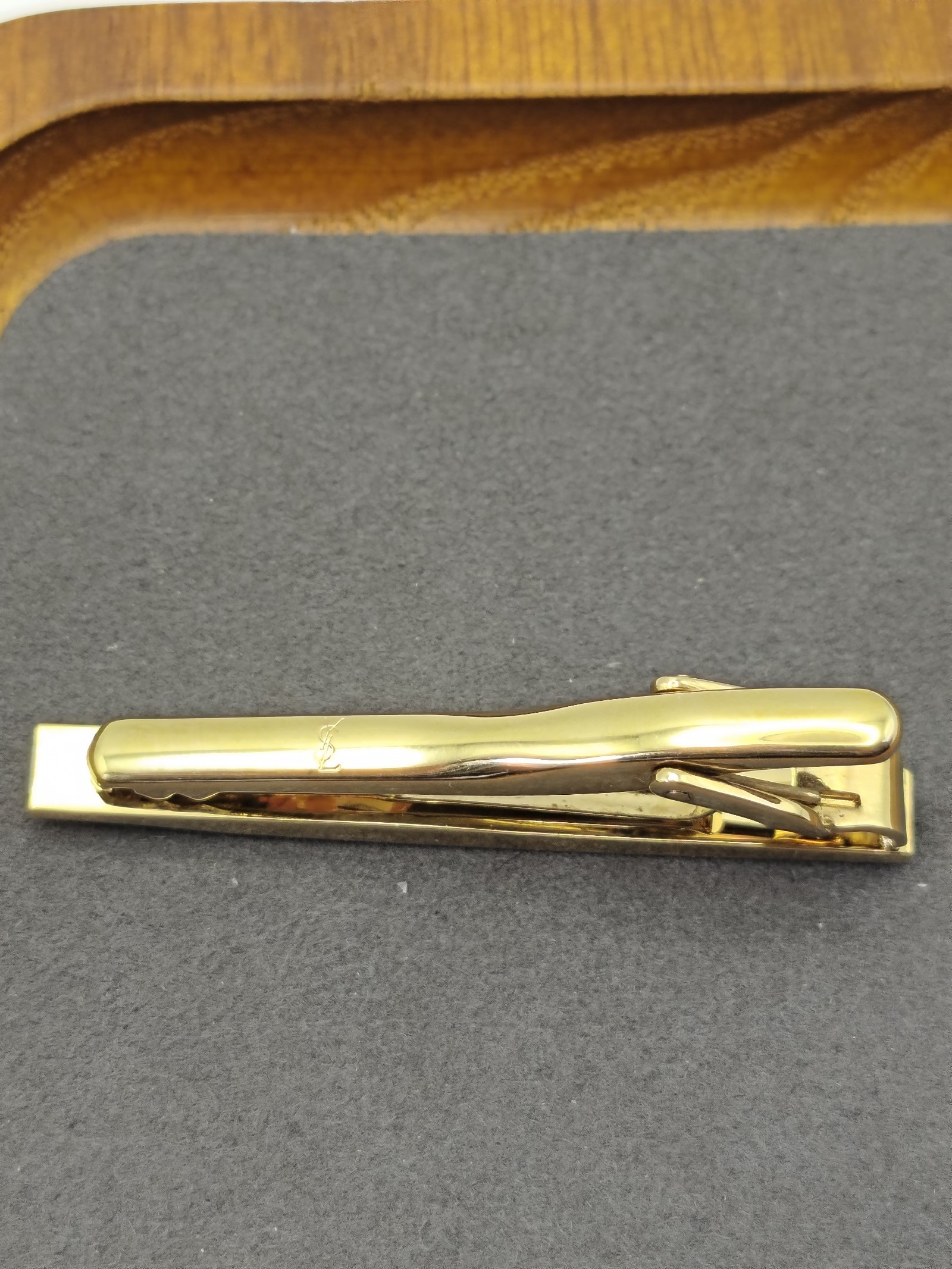 Yves Saint Laurent Black & Gold Tie Clip & Cufflinks Set image 8
