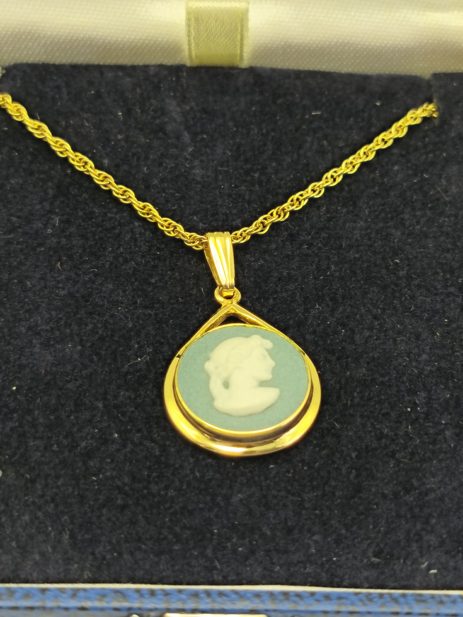 Wedgwood Gold Plated Cameo Pendant Necklace Women Other image 2