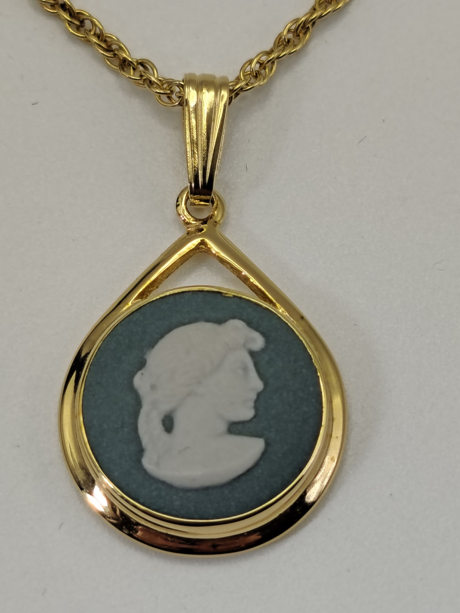 Wedgwood Gold Plated Cameo Pendant Necklace Women Other image 5