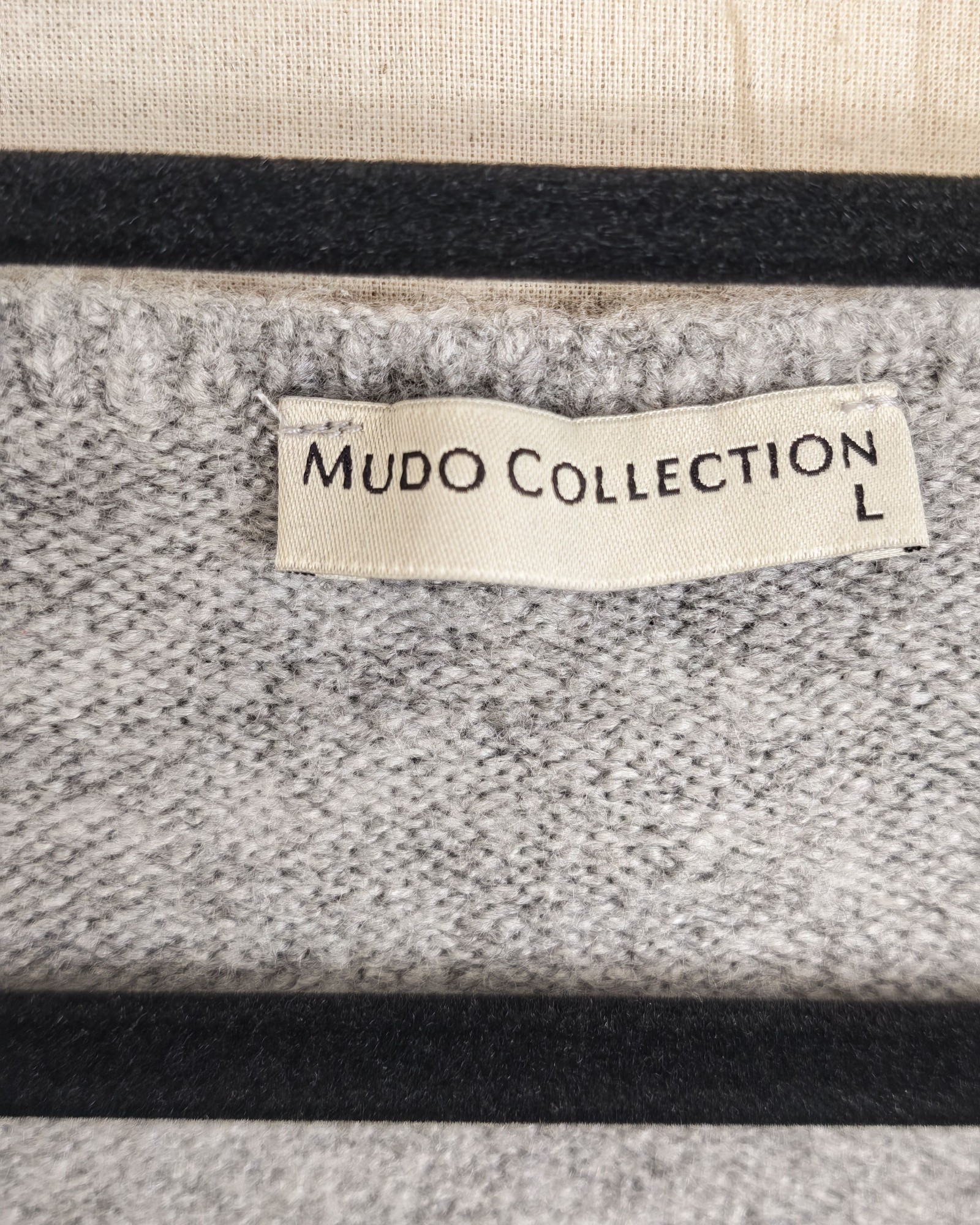 Mudo Collection Grey V-Neck Knit Jumper Large Soft Acrylic Blend image 2