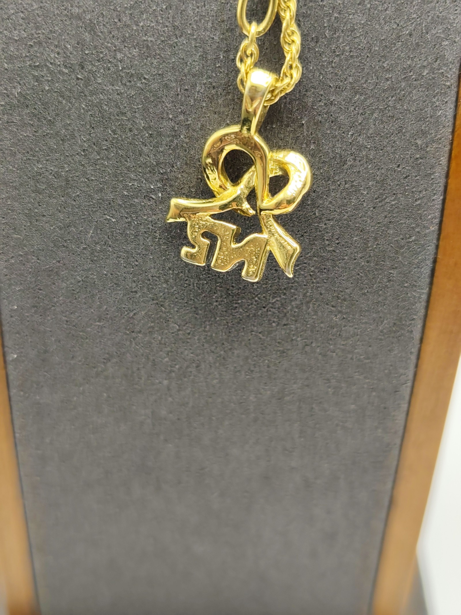 Nina Ricci Gold Tone Ribbon Pendant Necklace with Box image 4