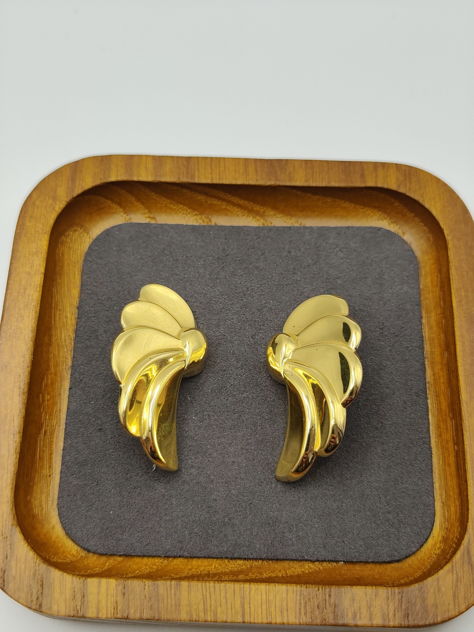 Monet Gold Tone Vintage Clip On Earrings Women image 3