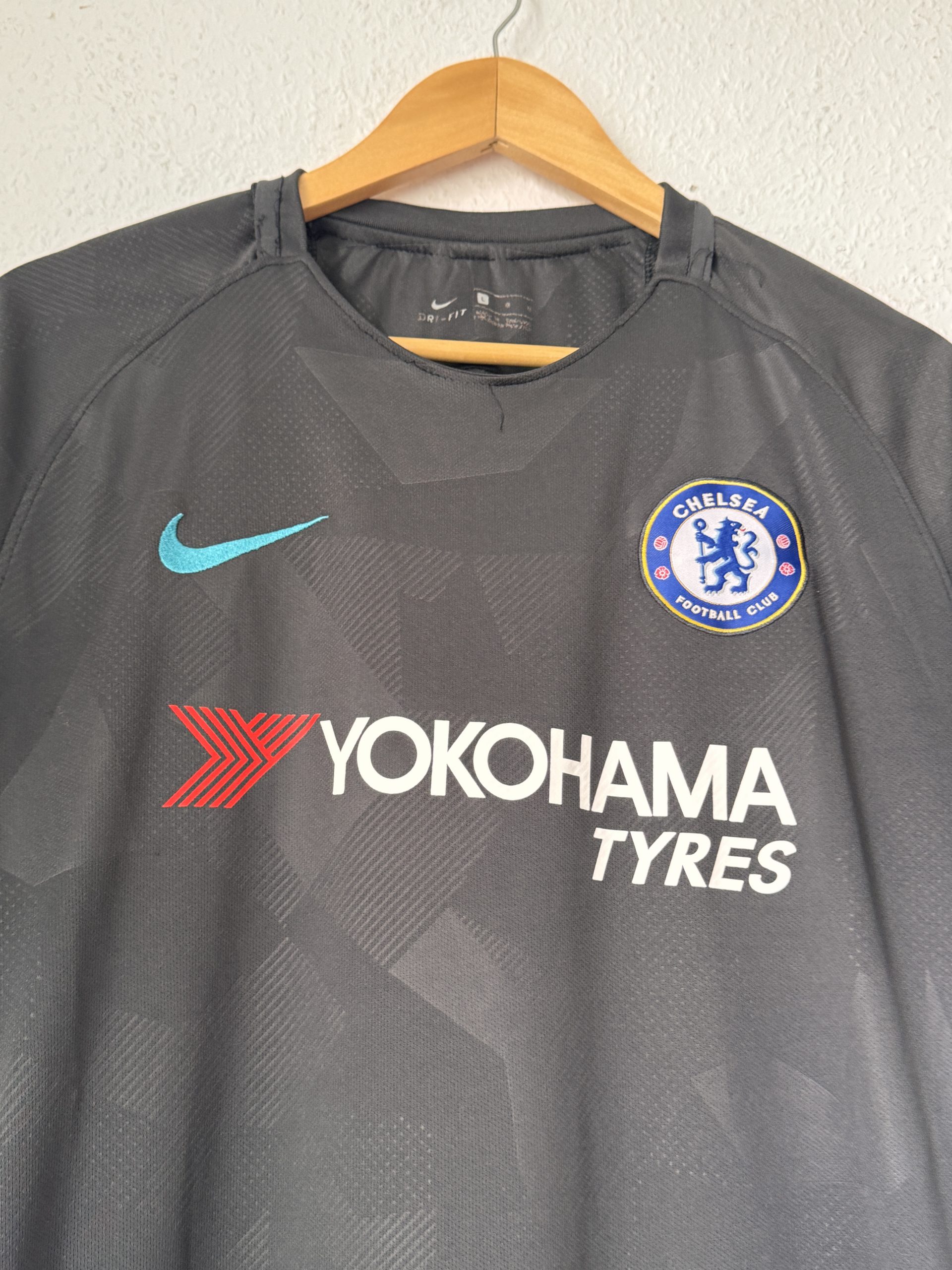 Nike Black Chelsea Football Club Jersey Large 3017 image 3
