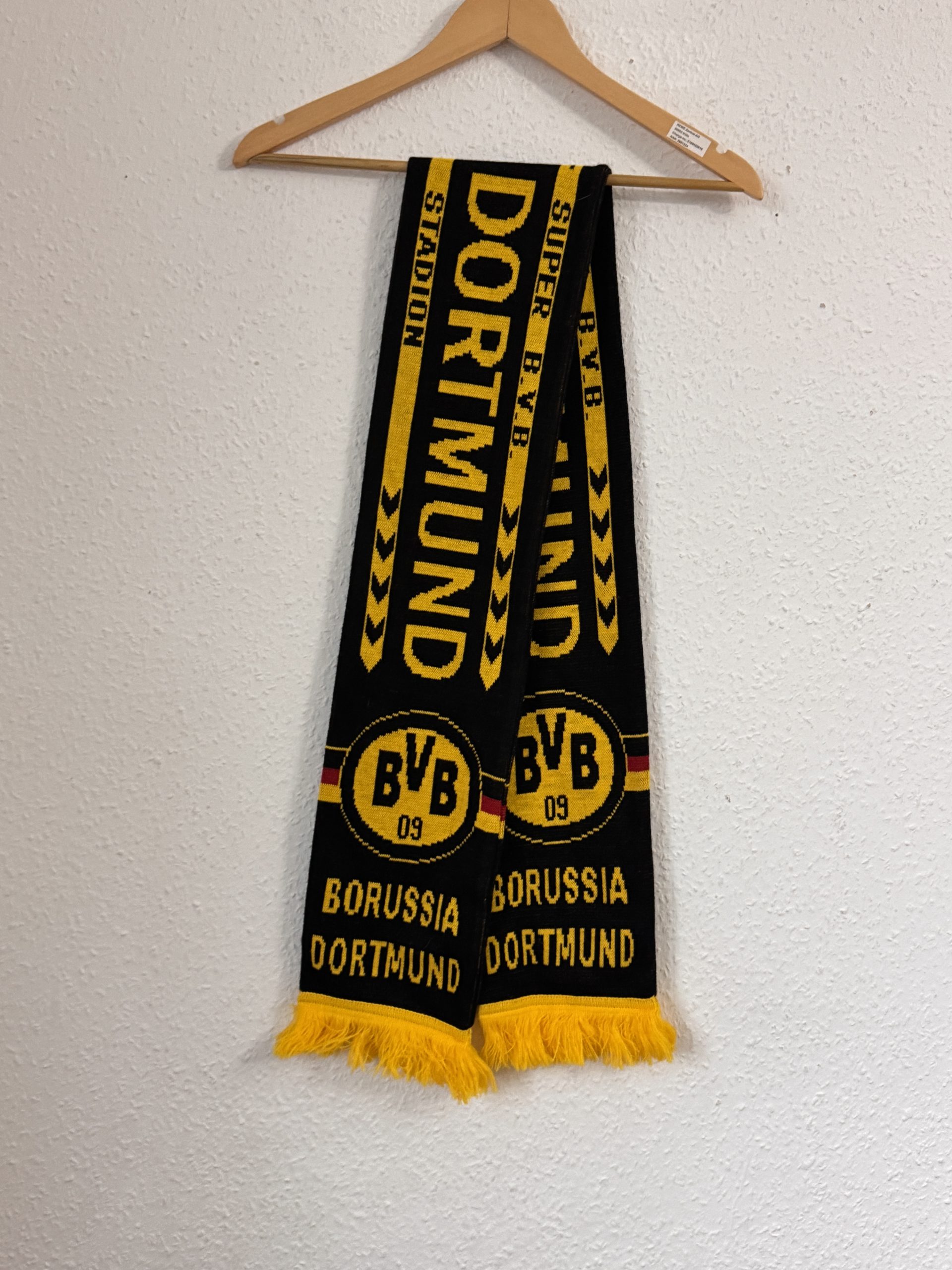 Borussia Dortmund Black & Yellow Football Fan Scarf 2812 image 2