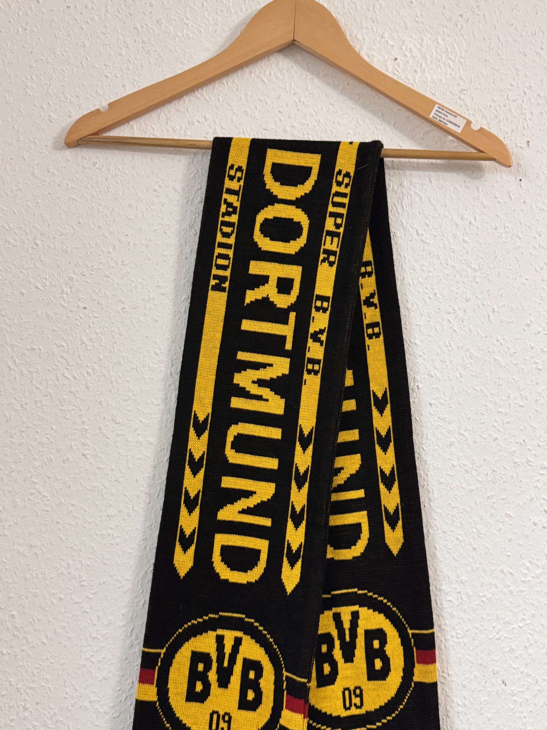 Borussia Dortmund Black & Yellow Football Fan Scarf 2812 image 3