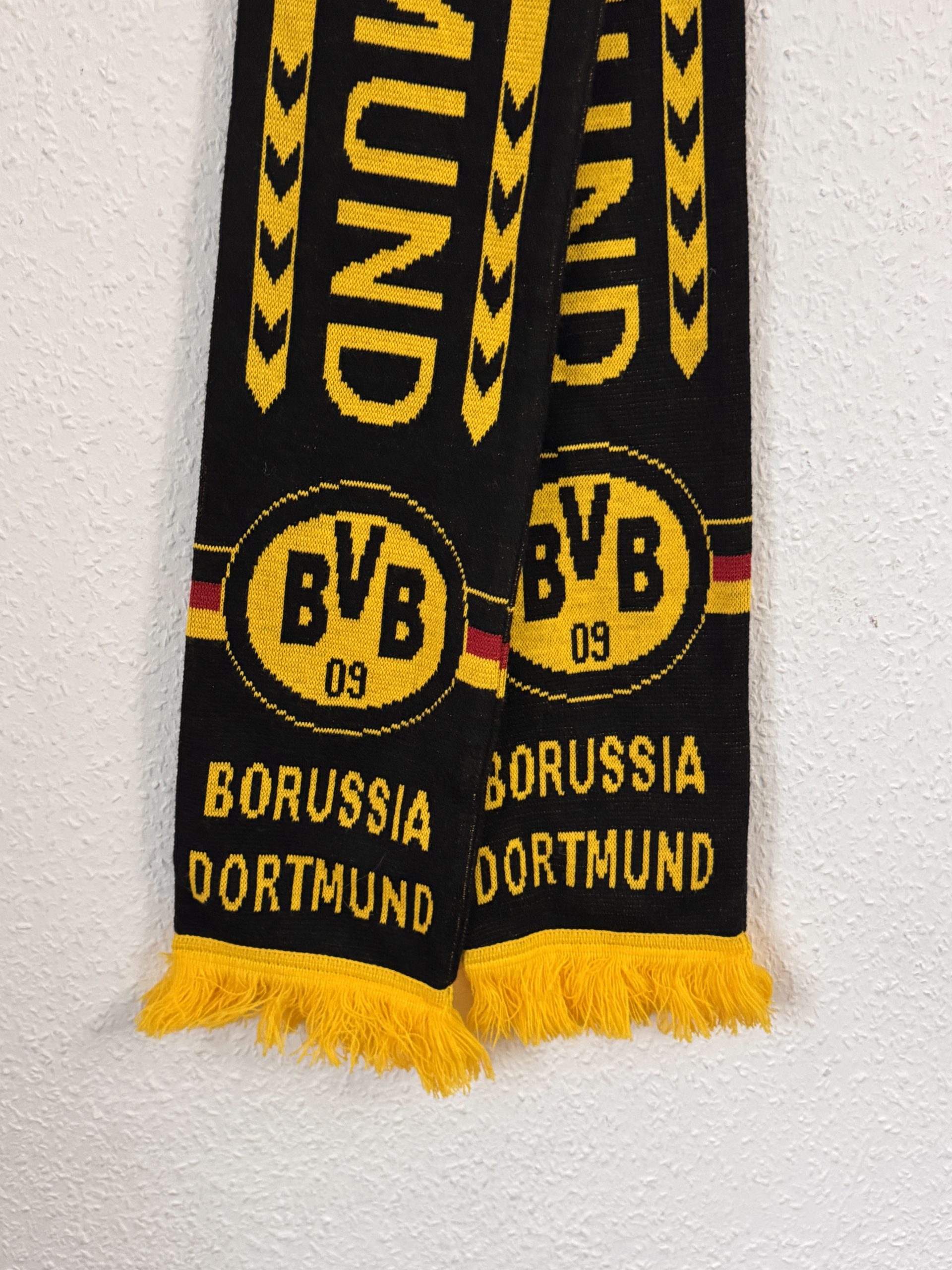 Borussia Dortmund Black & Yellow Football Fan Scarf 2812 image 5