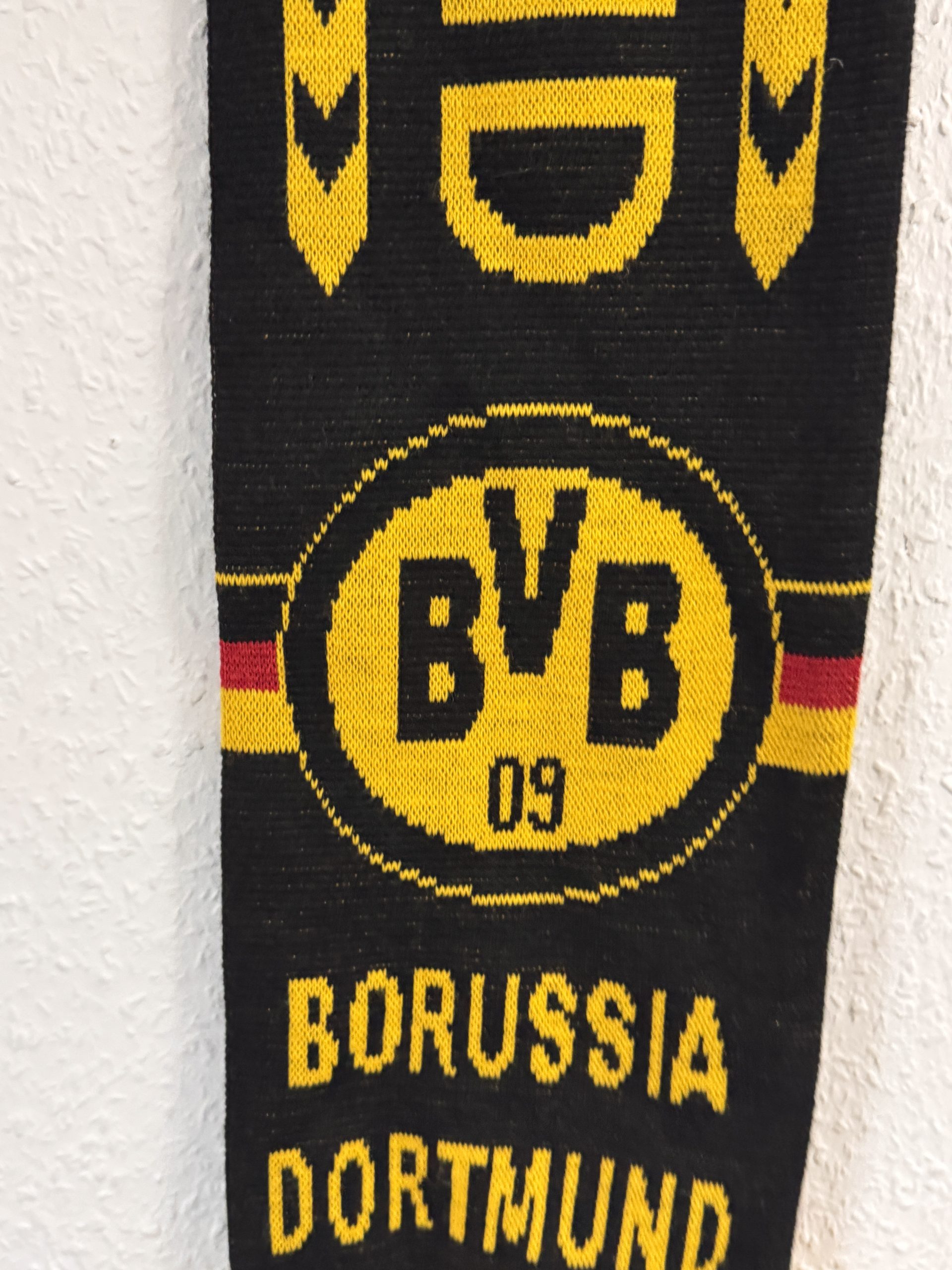 Borussia Dortmund Black & Yellow Football Fan Scarf 2812 image 7
