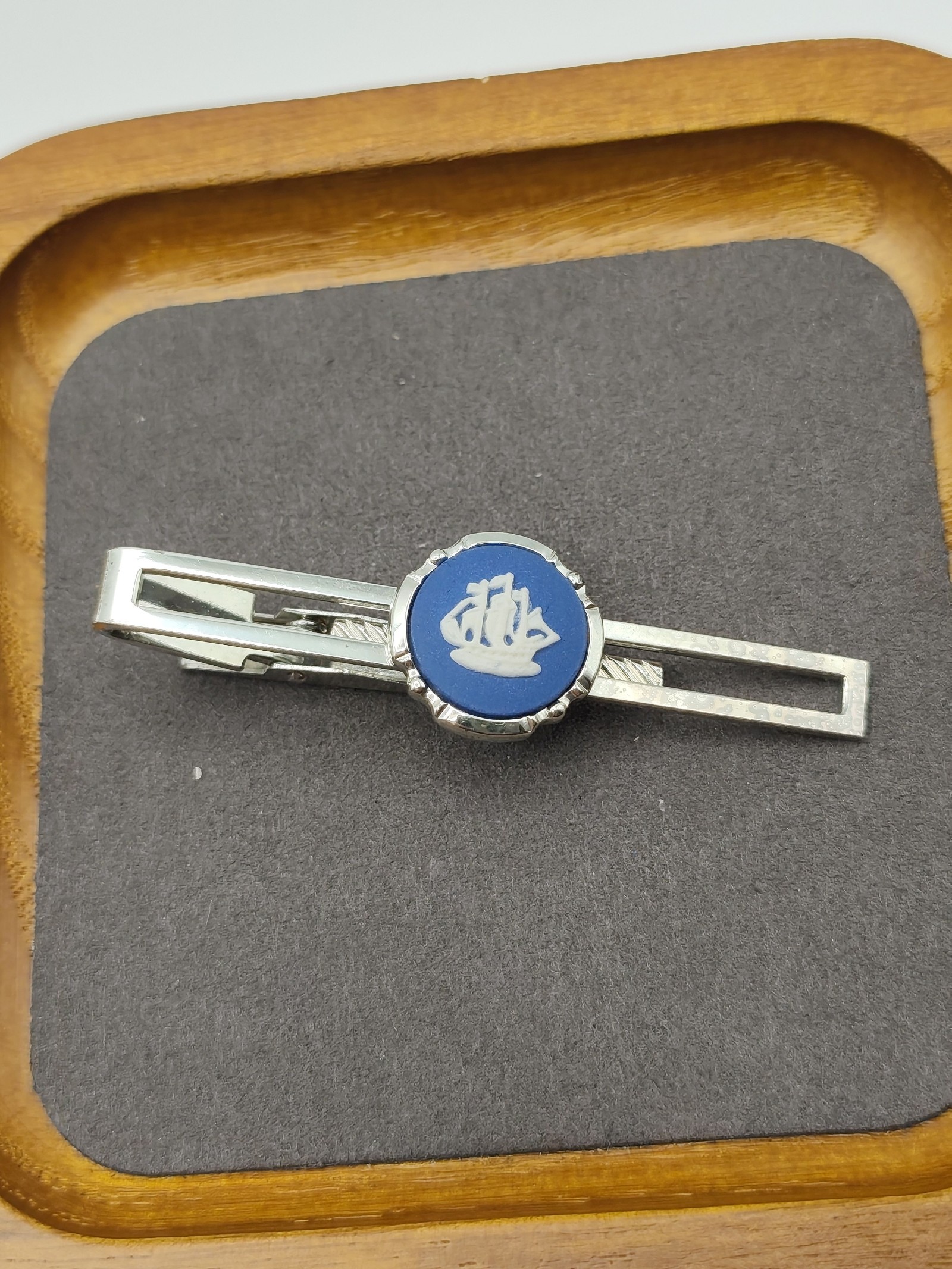 Wedgwood Blue & White Ship Cufflinks & Tie Clip Set Other image 7