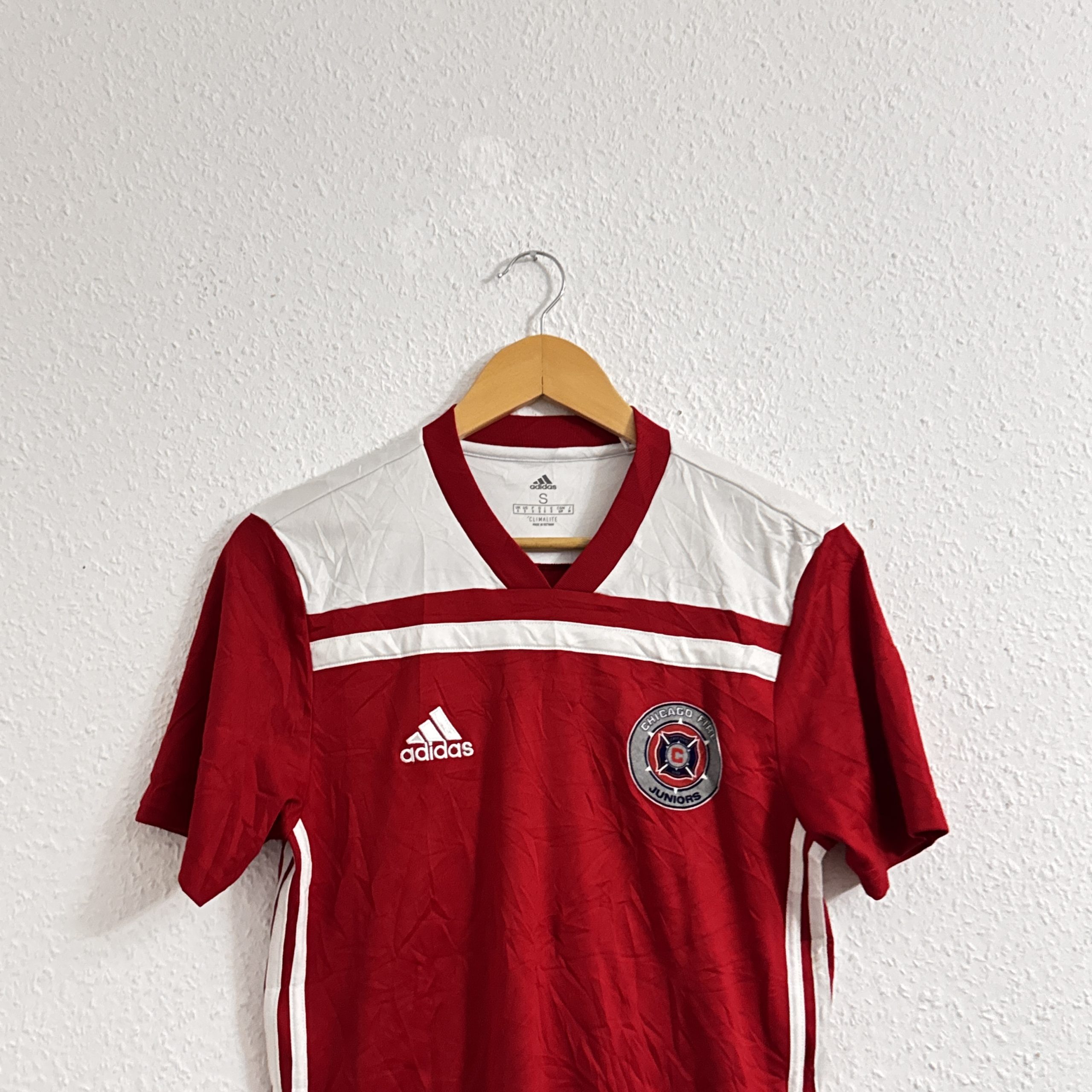 Adidas Red & White Chicago Fire Juniors Soccer Jersey Small 2791 image 2
