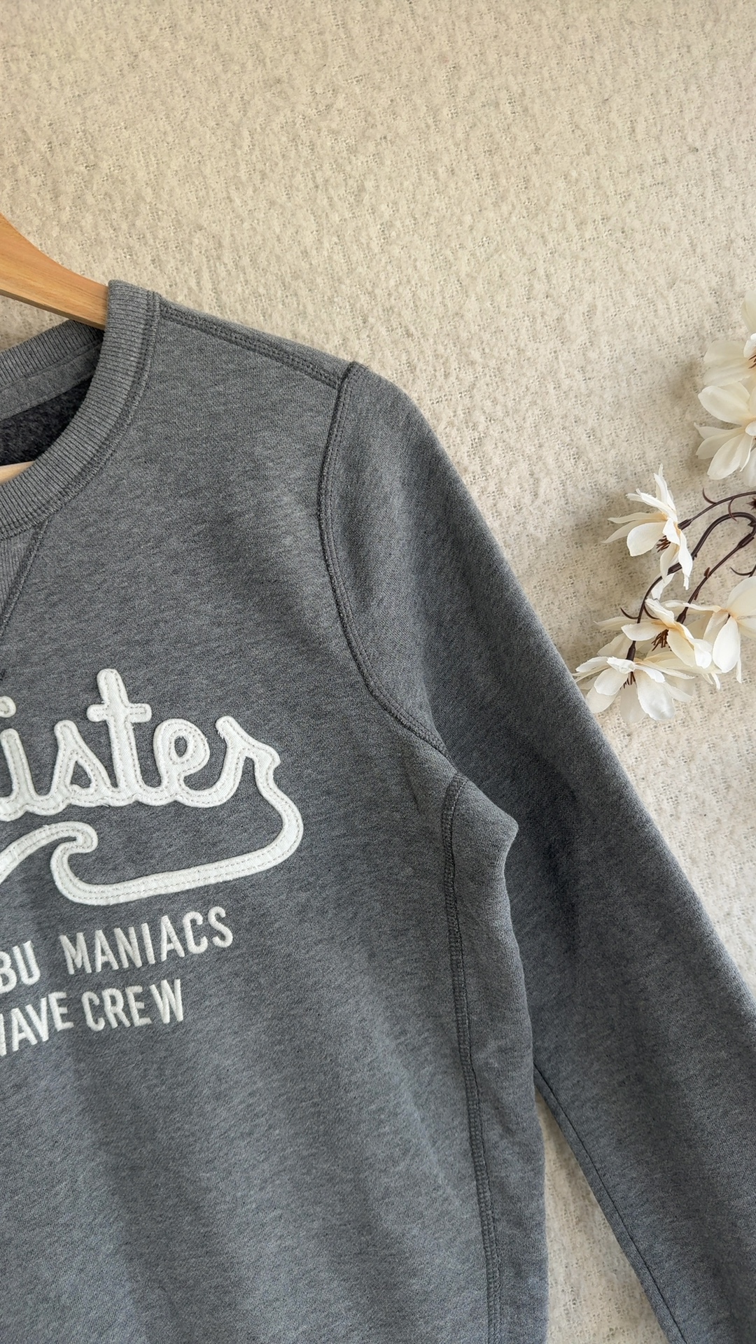 Hollister Grey Crew Neck Sweatshirt Small Soft Cotton Blend Casual Top image 4