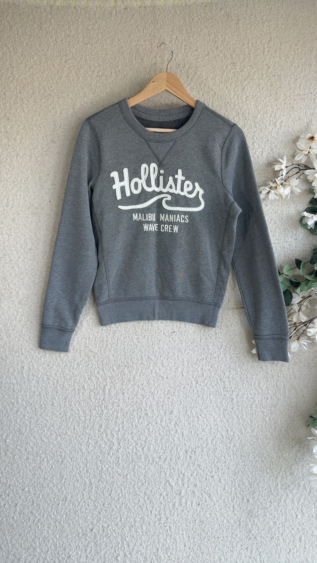 Hollister Grey Crew Neck Sweatshirt Small Soft Cotton Blend Casual Top