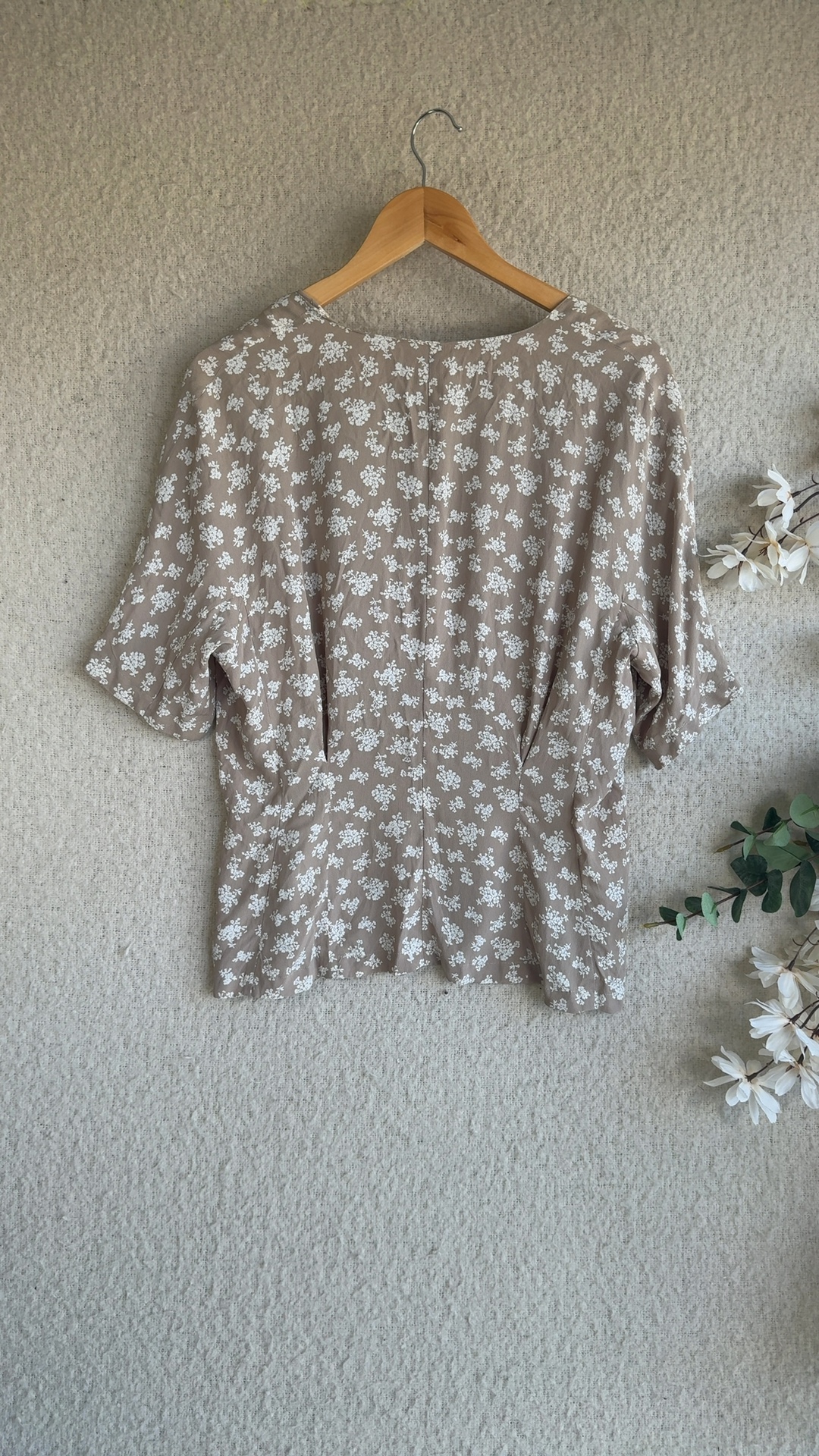 Jeff Banks Beige & White Floral Blouse UK 14 Crepe de Chine Viscose Elegant image 4