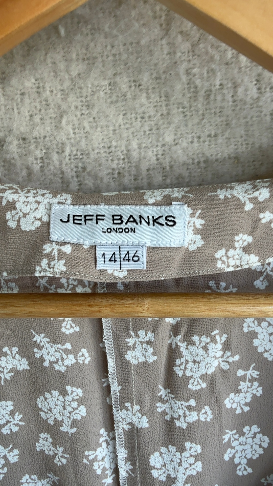 Jeff Banks Beige & White Floral Blouse UK 14 Crepe de Chine Viscose Elegant image 2