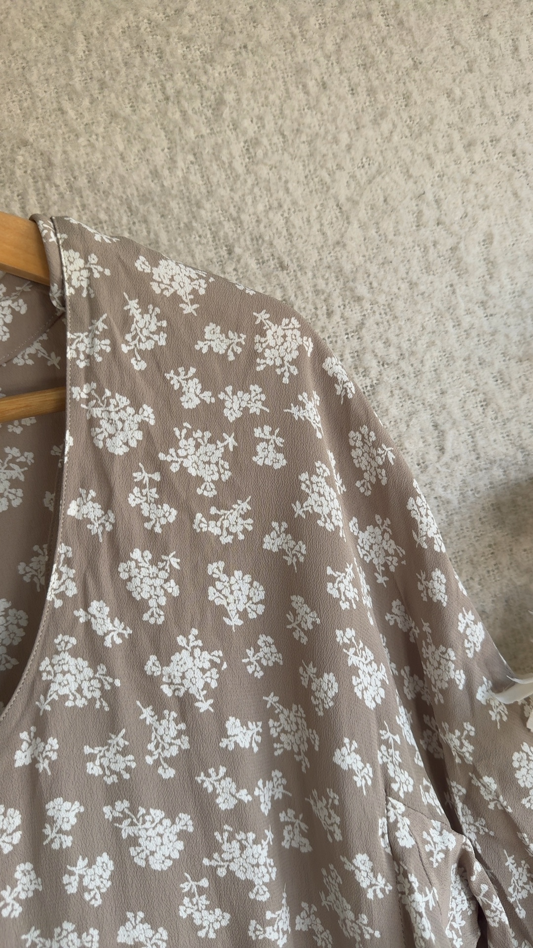 Jeff Banks Beige & White Floral Blouse UK 14 Crepe de Chine Viscose Elegant image 6