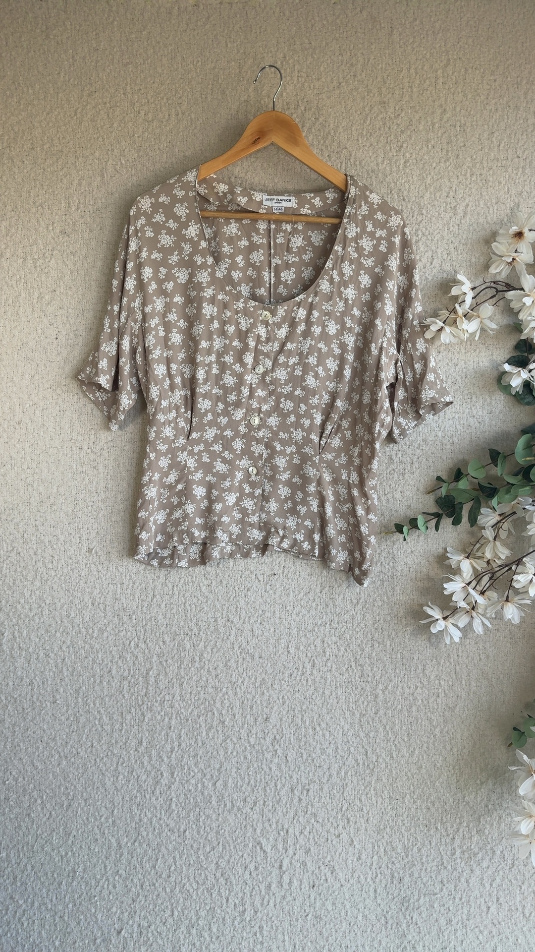Jeff Banks Beige & White Floral Blouse UK 14 Crepe de Chine Viscose Elegant