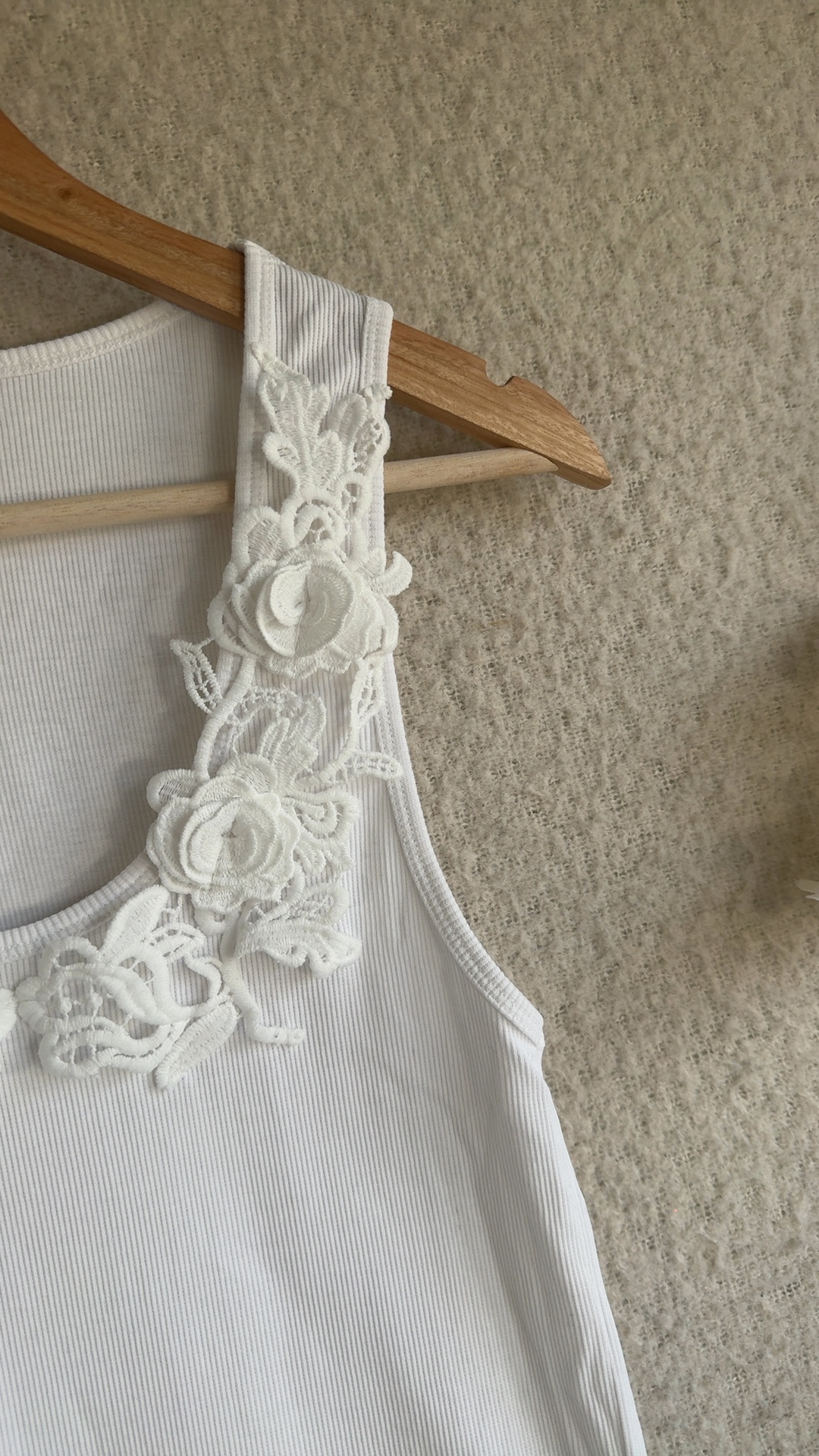 River Island White Ribbed Floral Applique Tank Top UK 12 Classic Summer Layer image 2