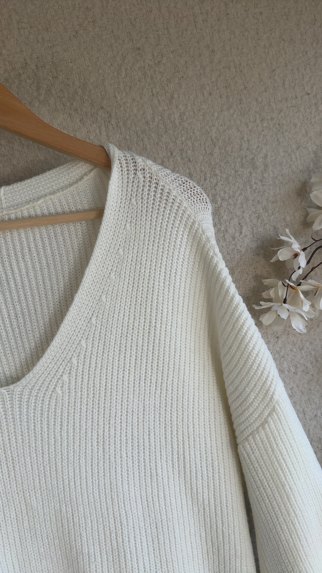 Dazy Cream V-Neck Ribbed Knit Jumper Large Soft Acrylic & Polyamide Sweater image 2