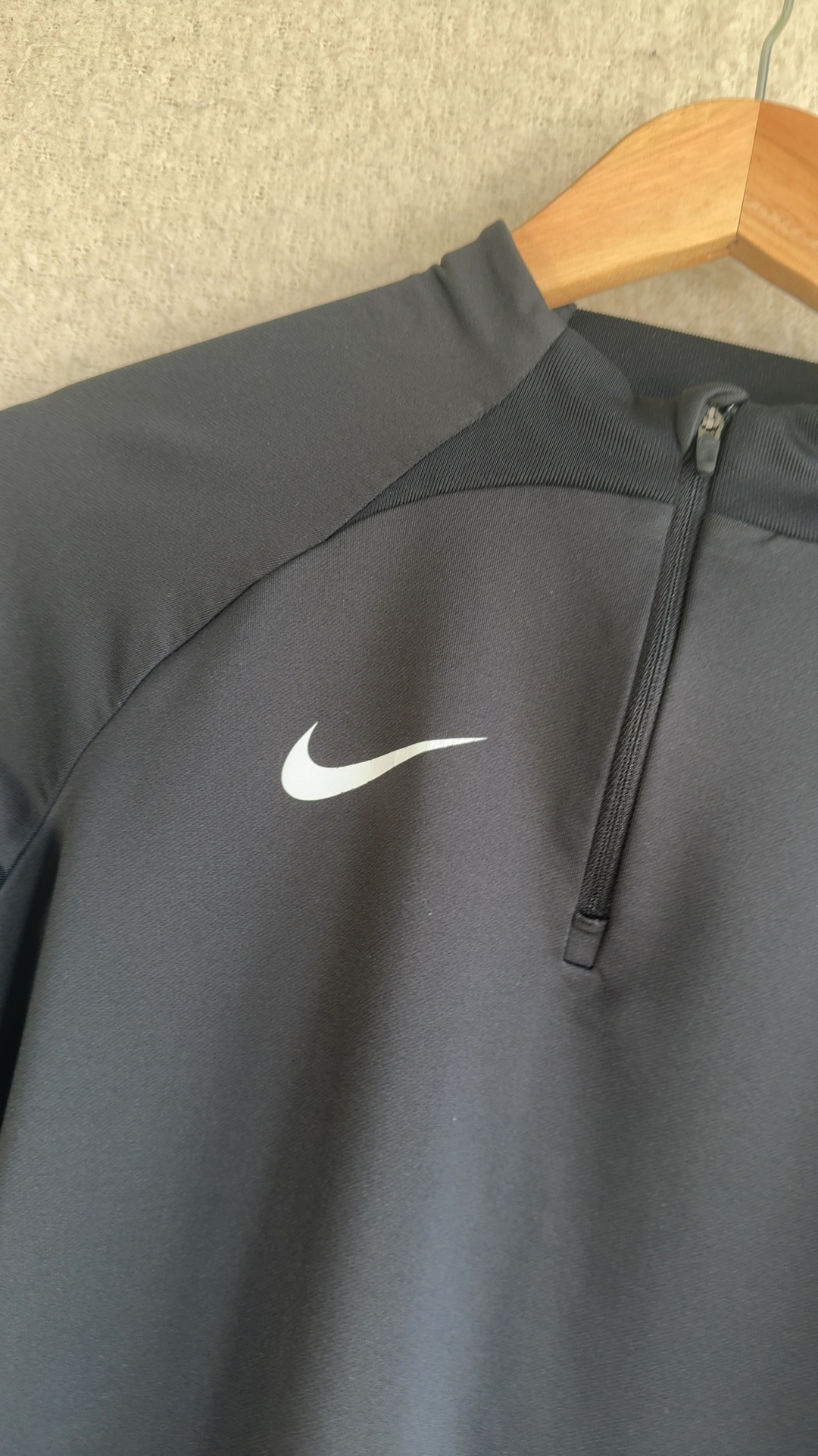 Nike Black Slim Fit Dri-Fit Long Sleeve Sports Top XL UK 42-44 image 2