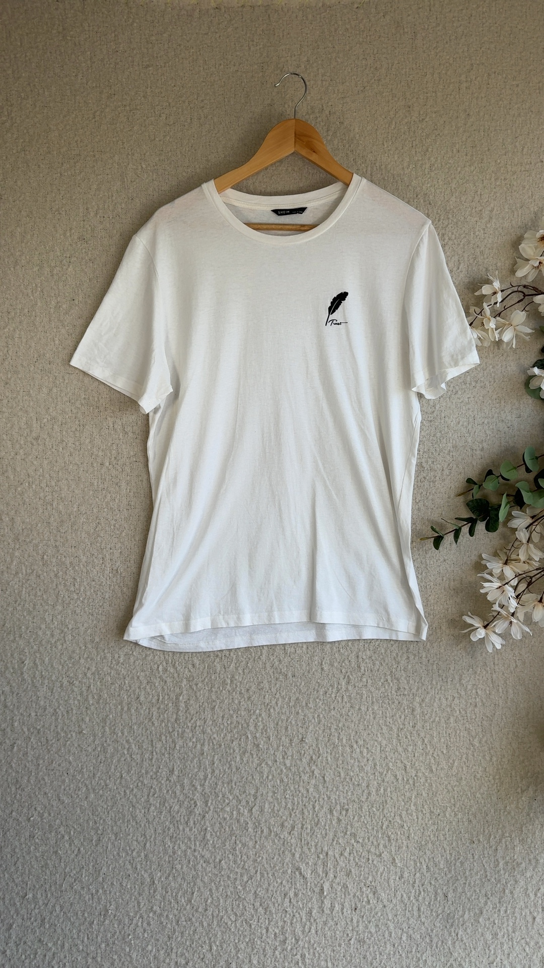 Shein White Feather Graphic Print T-Shirt UK Large Classic Casual Top