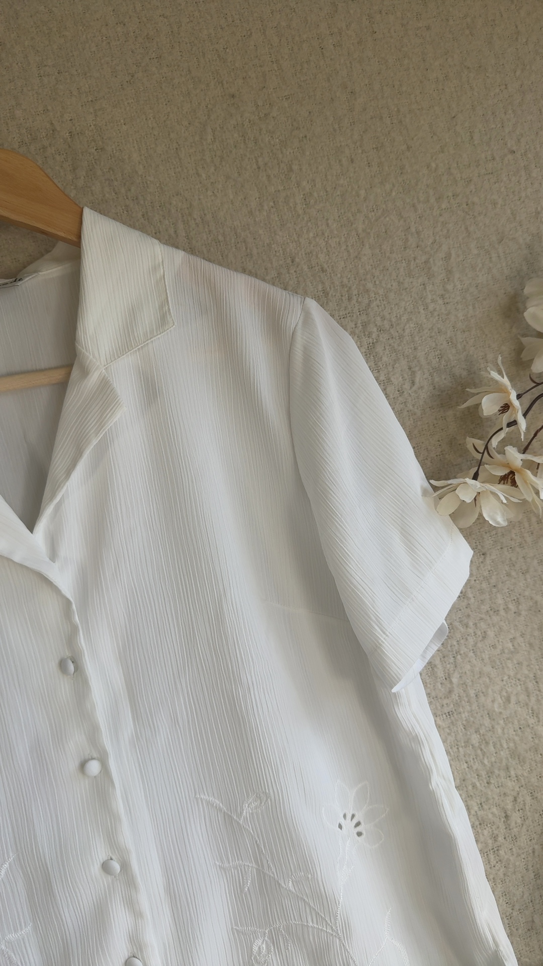 Chamade White Embroidered Blouse Size 14 100% Polyester Casual Summer Shirt image 2