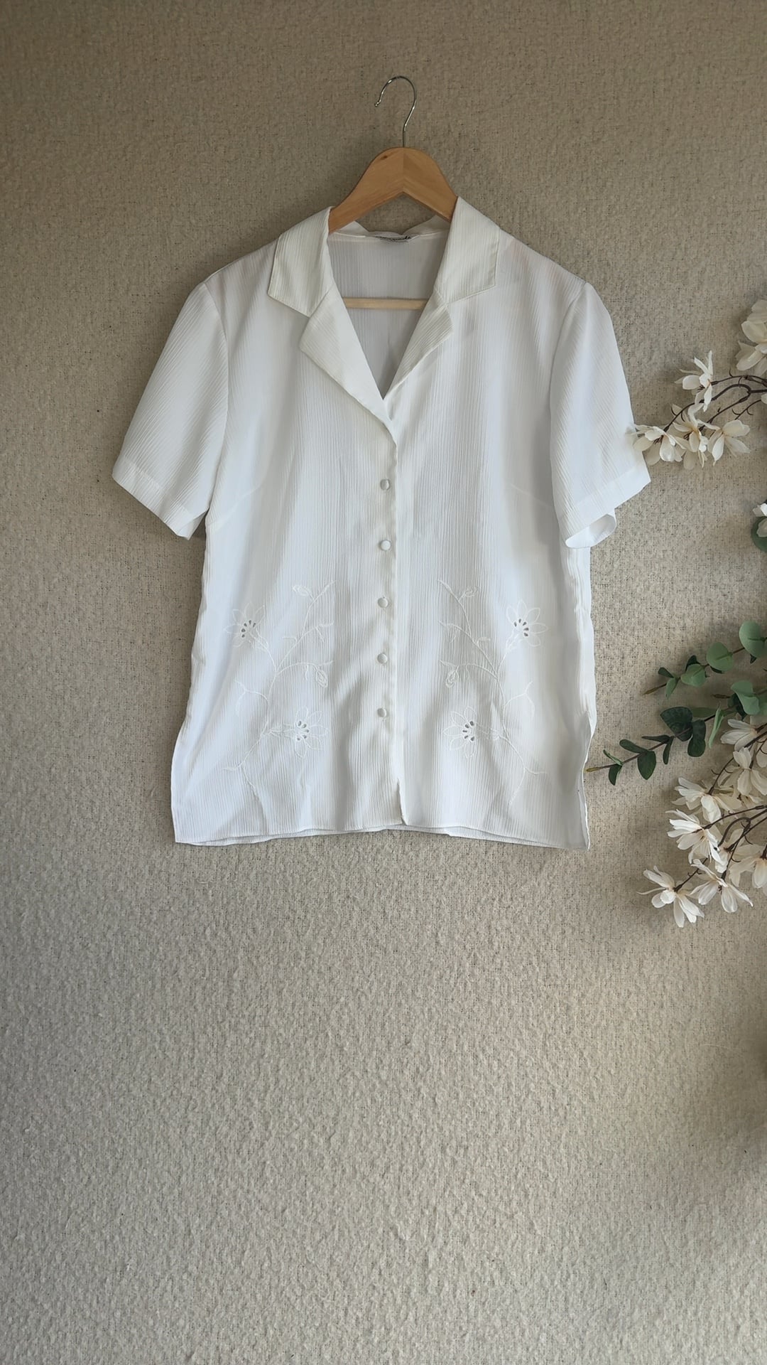 Chamade White Embroidered Blouse Size 14 100% Polyester Casual Summer Shirt