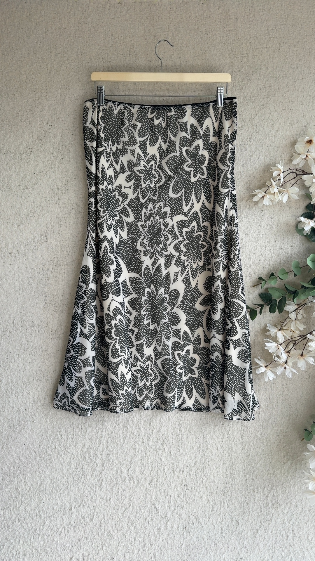 Black & White Floral Midi Skirt UK 16 Stylish Elegant Flowy Skirt image 4