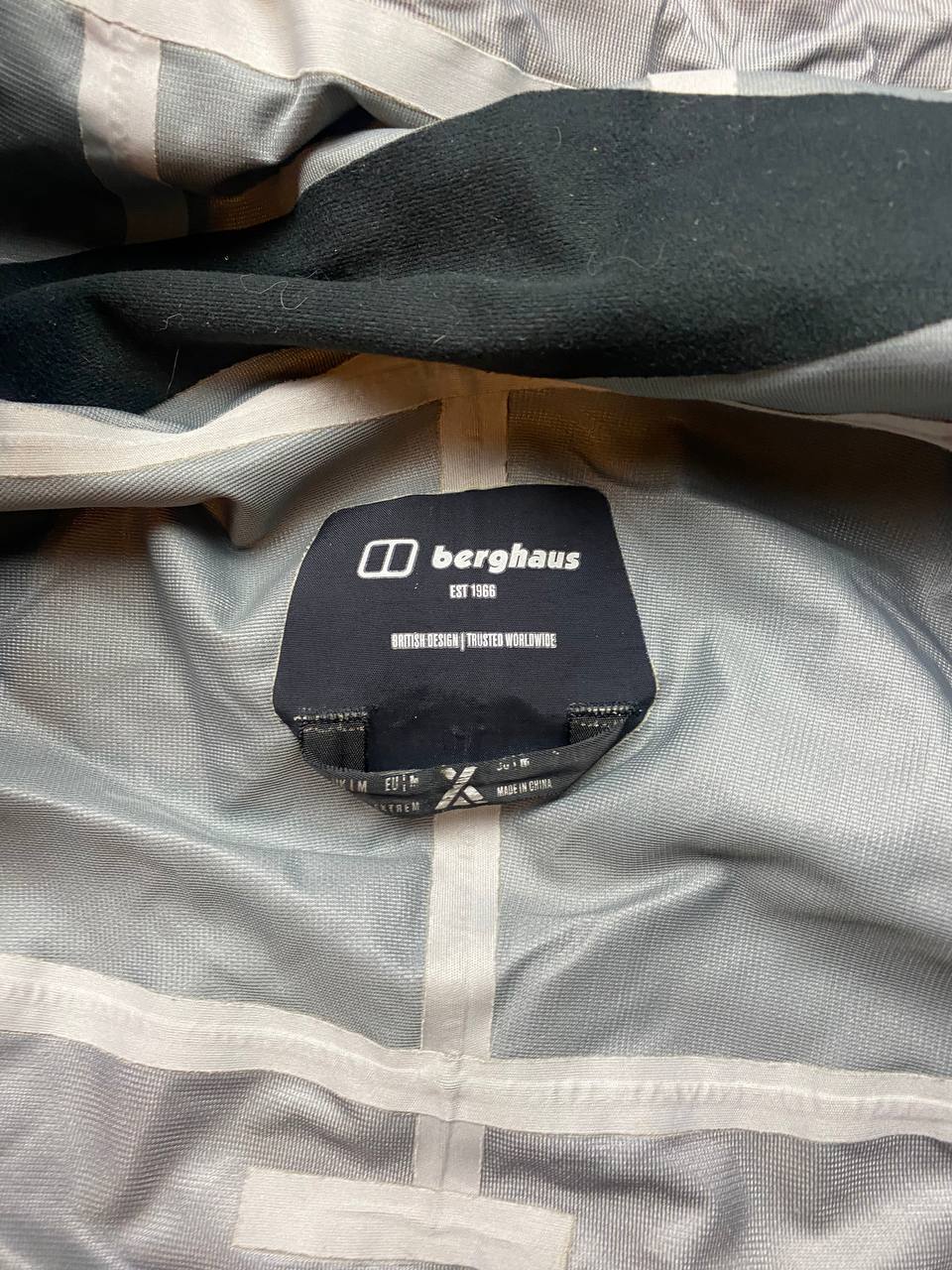 Berghaus Black Waterproof Jacket Medium Hooded image 5