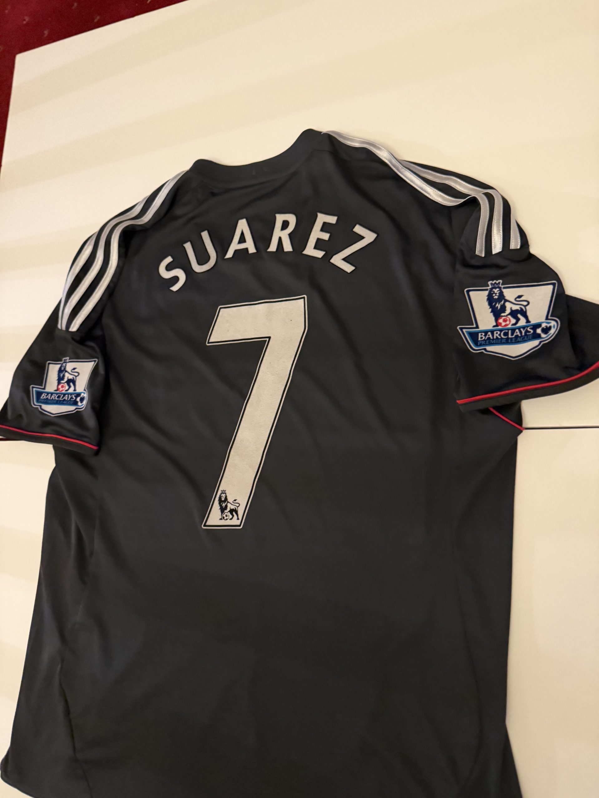 Liverpool 2011/12 Away shirt Luis Suarez #9 image 2