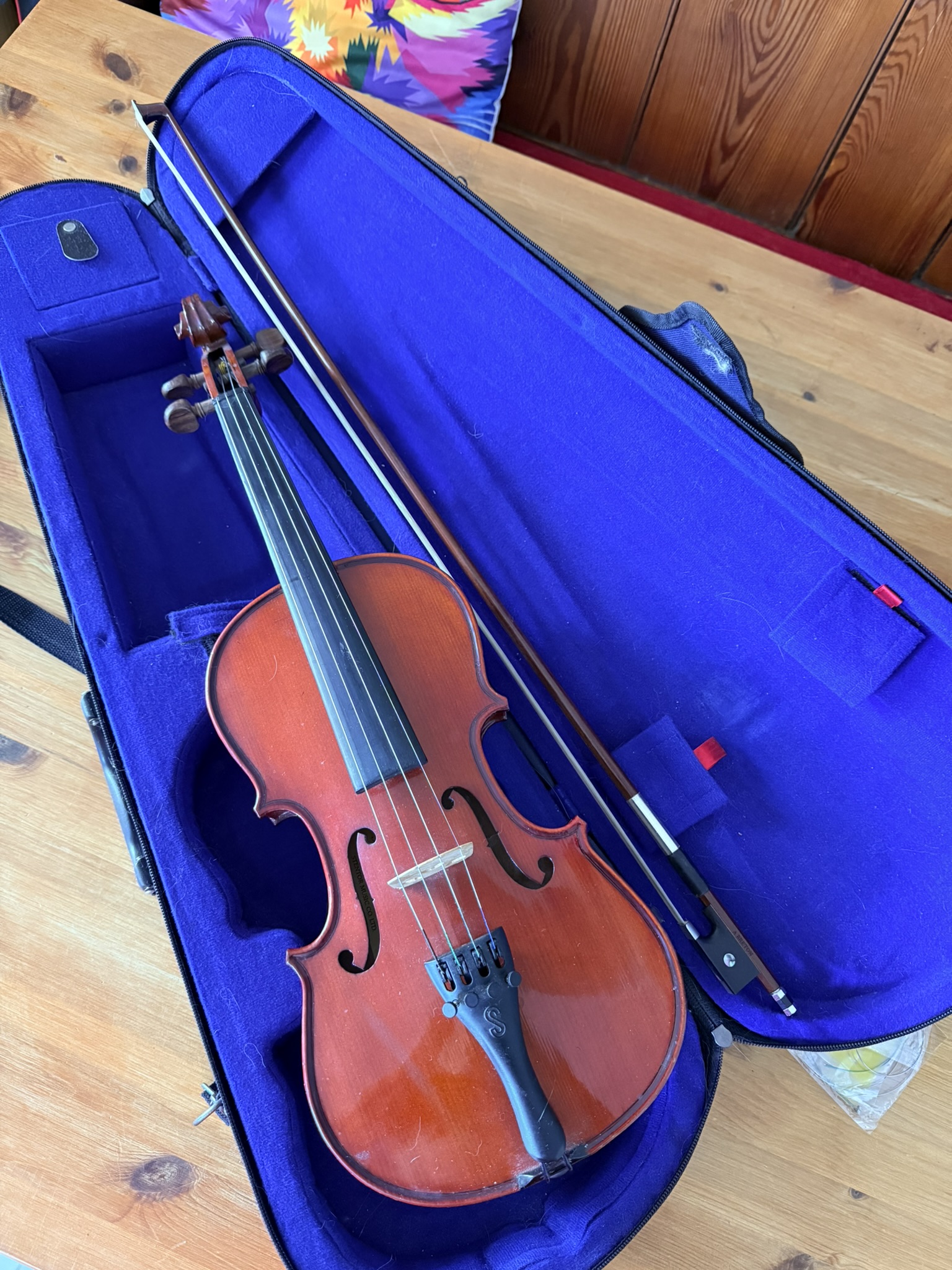 3/4 size Stentor Student 1 Violin and full size A Breton Bow with case