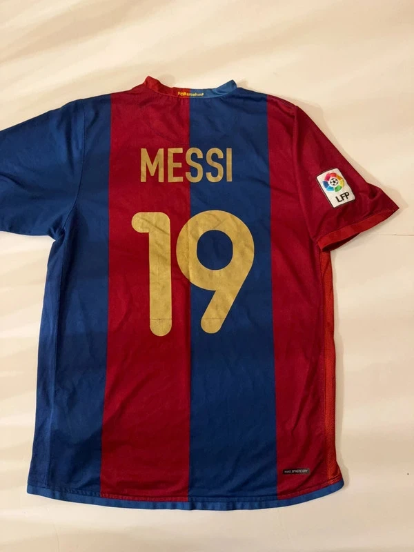 Barcelona 2006/7 Home shirt Lionel Messi #19