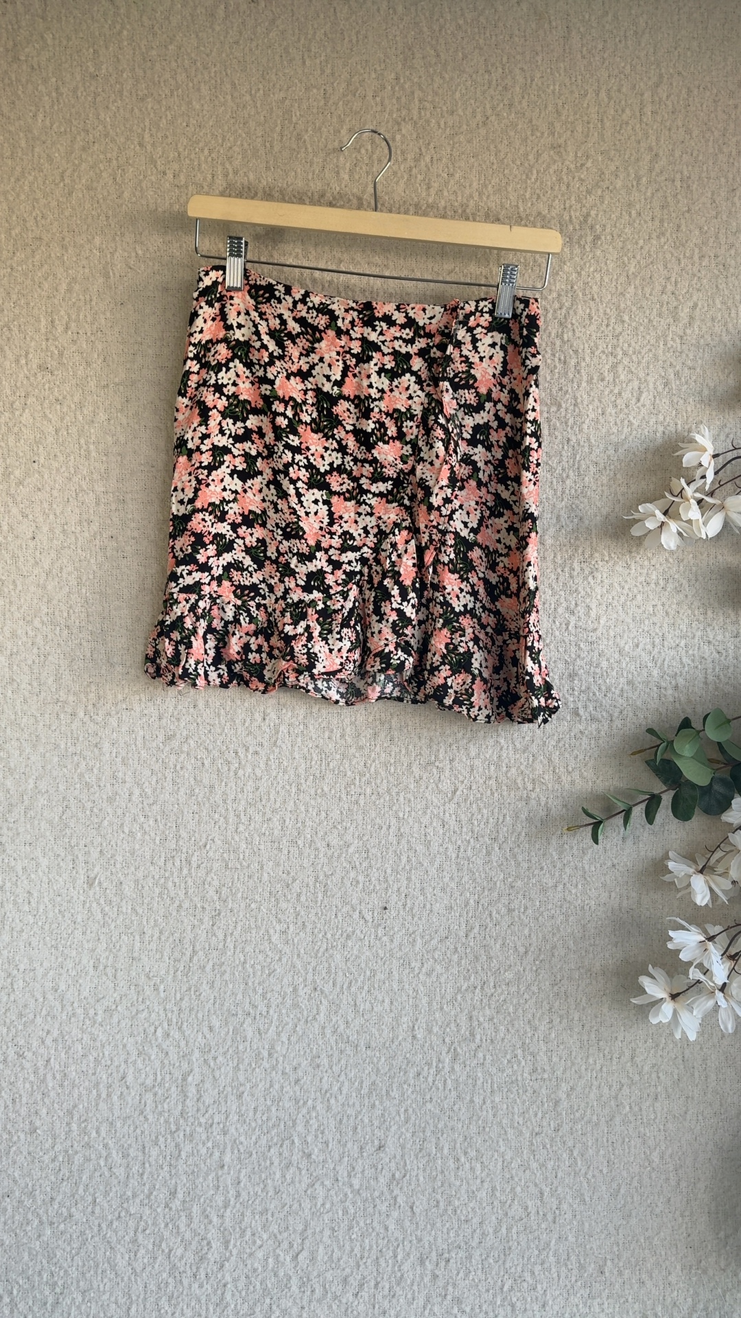 Miss Selfridge Black Floral Ruffle Hem Mini Skirt UK 8 Stylish Summer