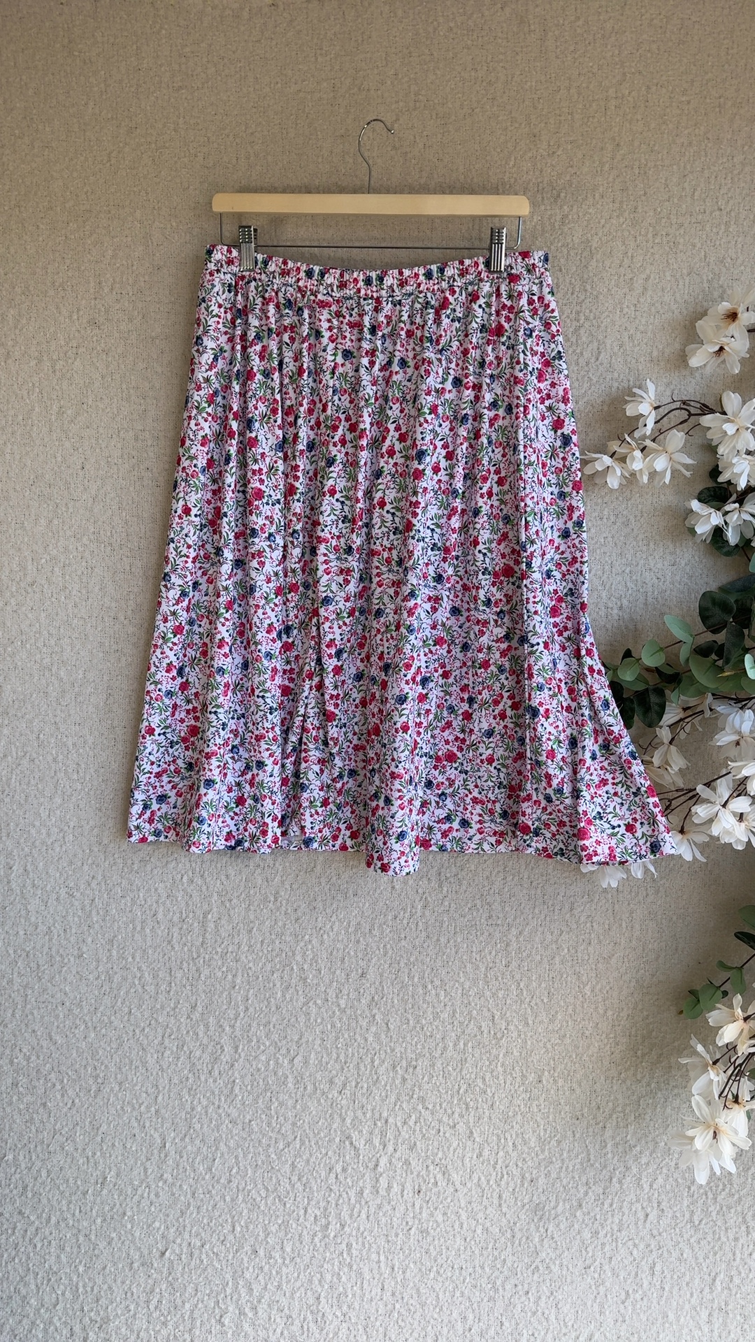 Fashion Friendly Floral Elastic Waist Skirt White Multi Colour Large Length 28 in