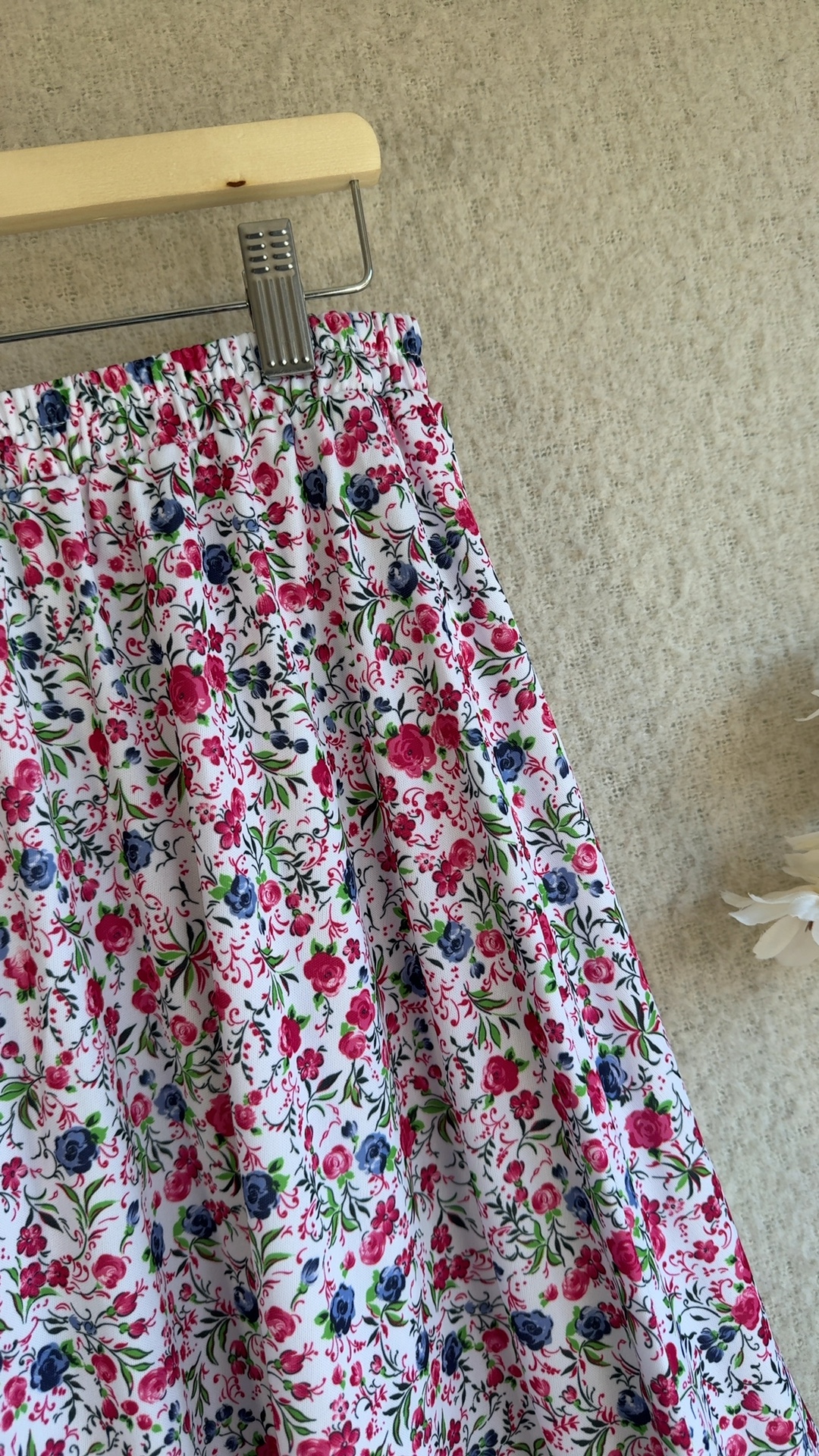 Fashion Friendly Floral Elastic Waist Skirt White Multi Colour Large Length 28 in image 3