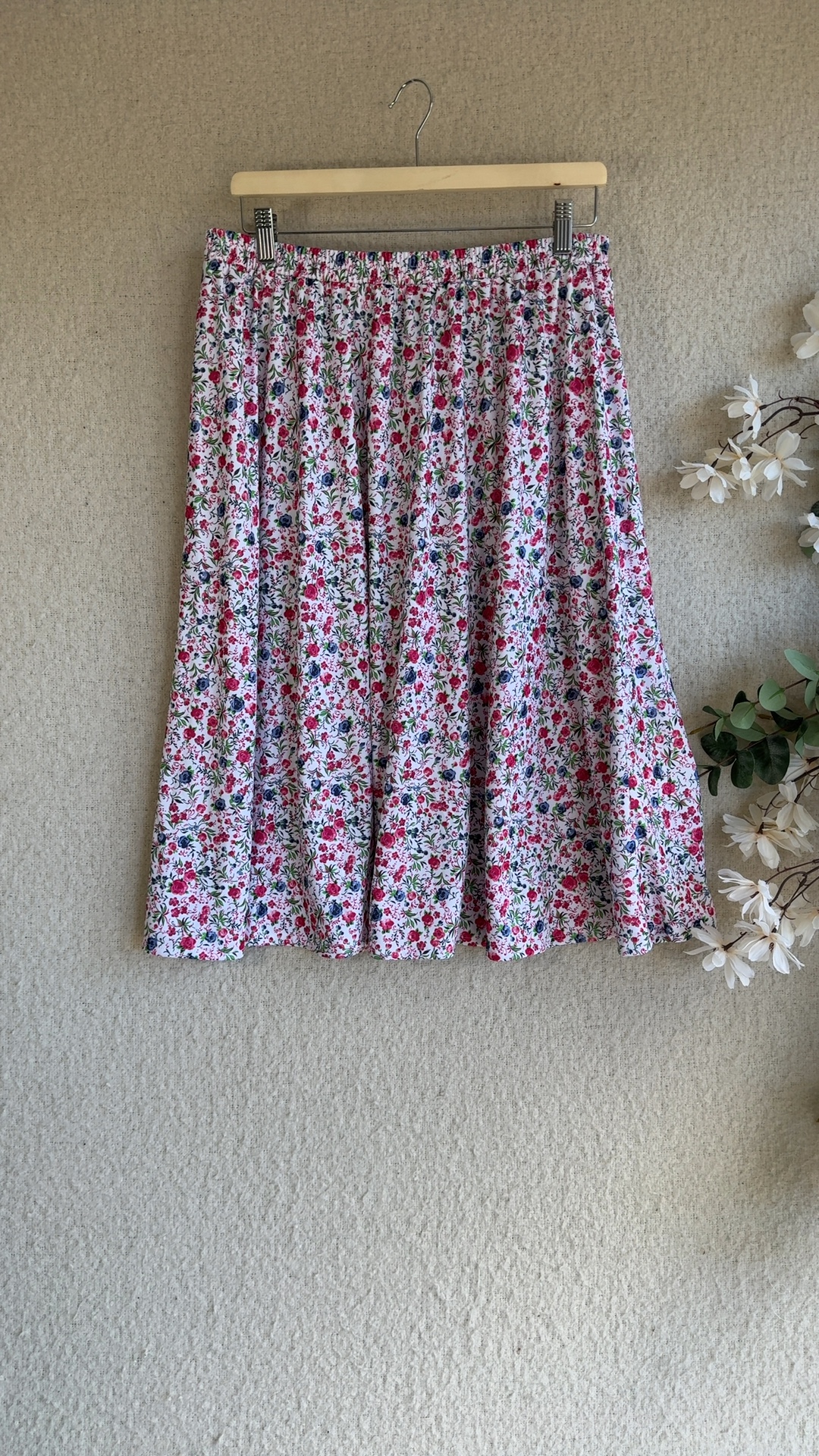 Fashion Friendly Floral Elastic Waist Skirt White Multi Colour Large Length 28 in image 4