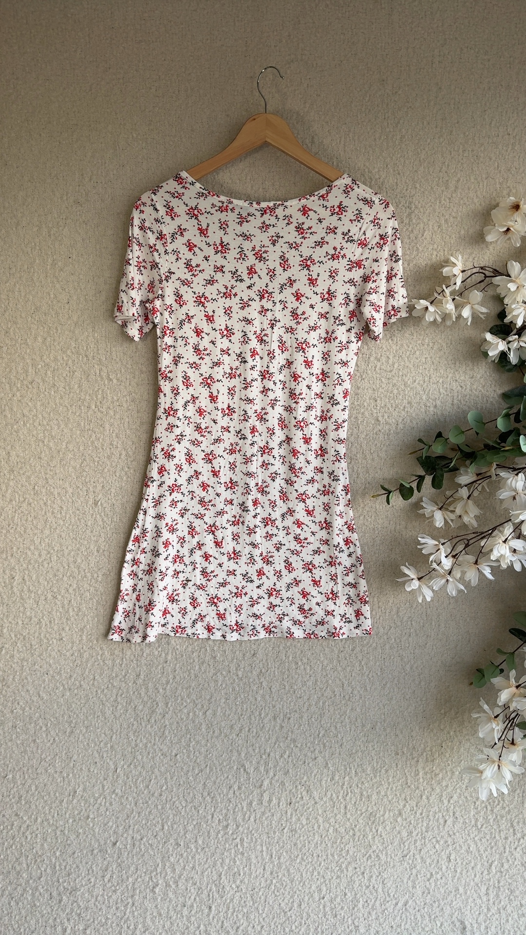 PrettyLittleThing White & Red Floral Print T-Shirt UK 10 Casual Summer Tee image 4
