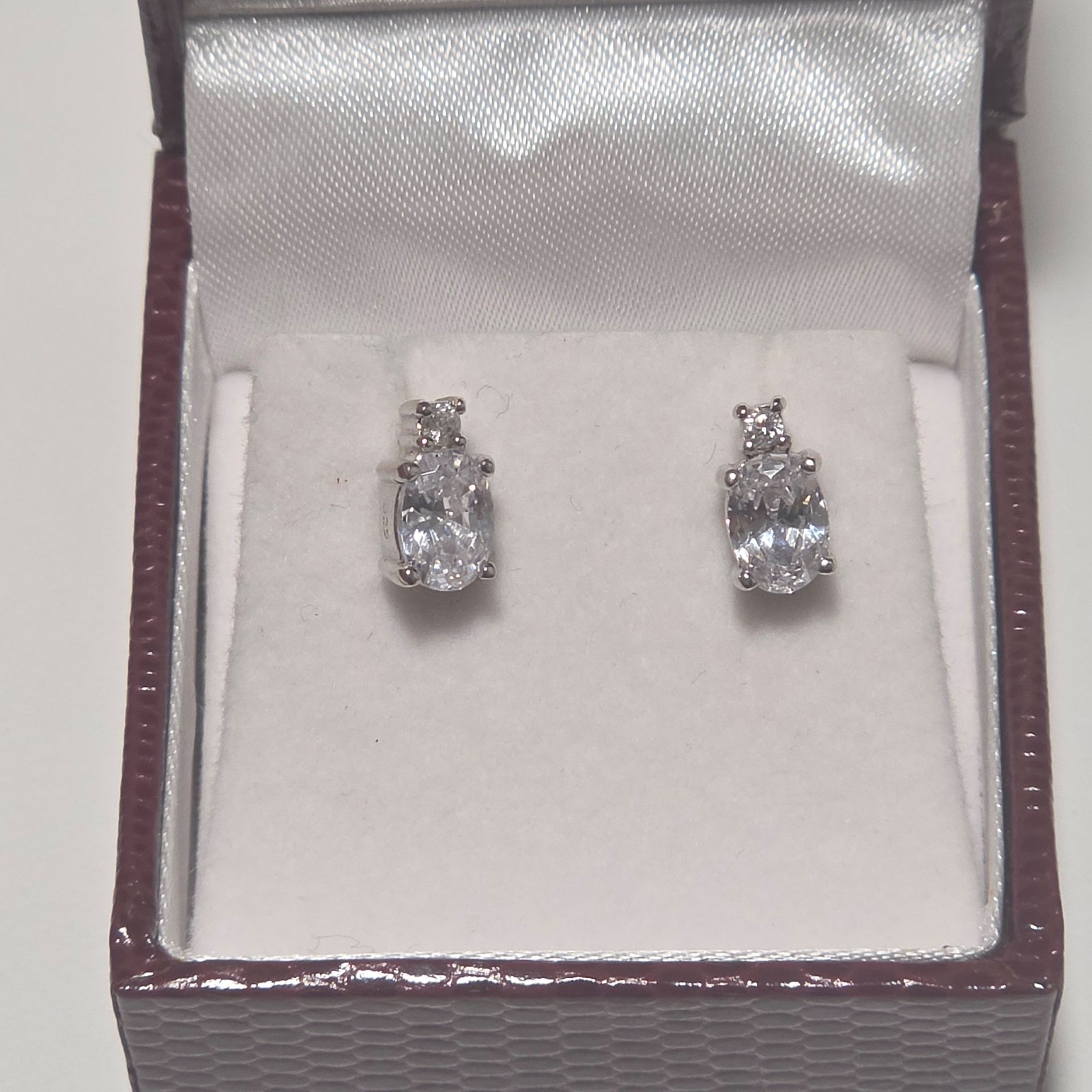 925 Sterling Silver Clear CZ Oval Drop Earrings. B3
