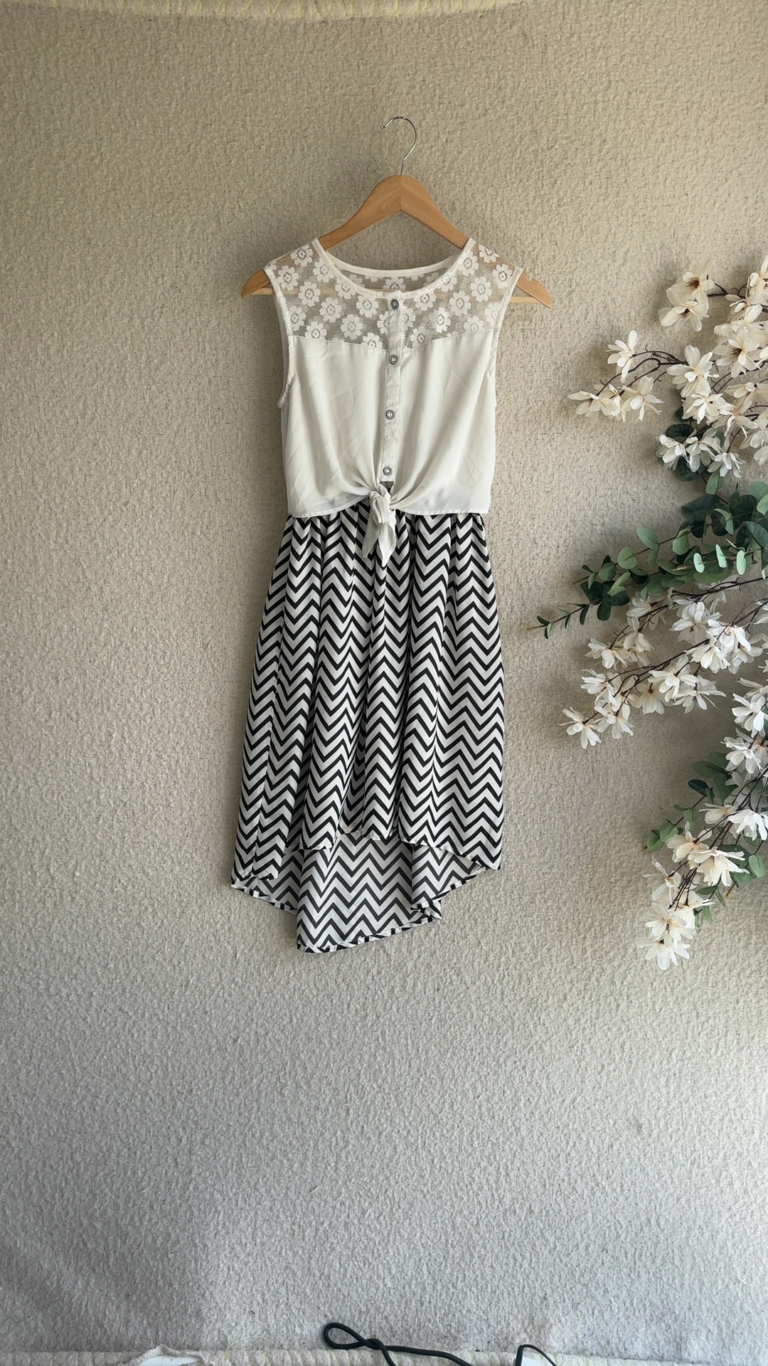 Sunny Fashion Black & White Sleeveless Dress UK 14 Lace Mesh Top Chevron Skirt