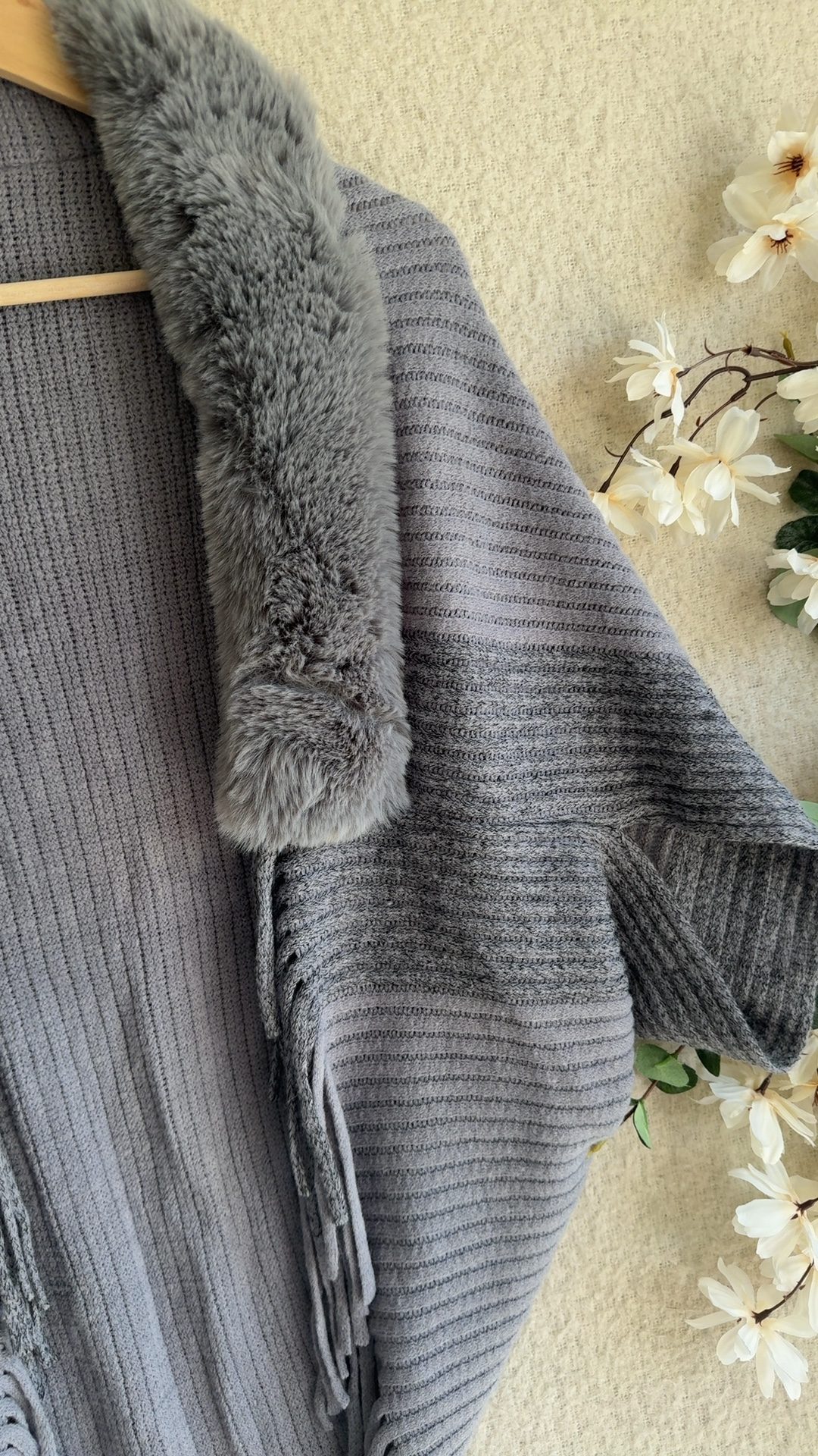 Grey Faux Fur Collar Knitted Fringe Poncho Cape One Size Womens Casual Chic image 2