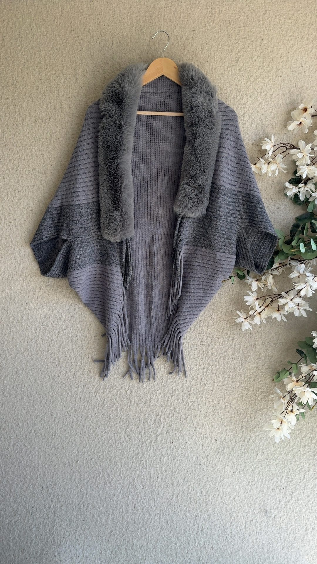 Grey Faux Fur Collar Knitted Fringe Poncho Cape One Size Womens Casual Chic