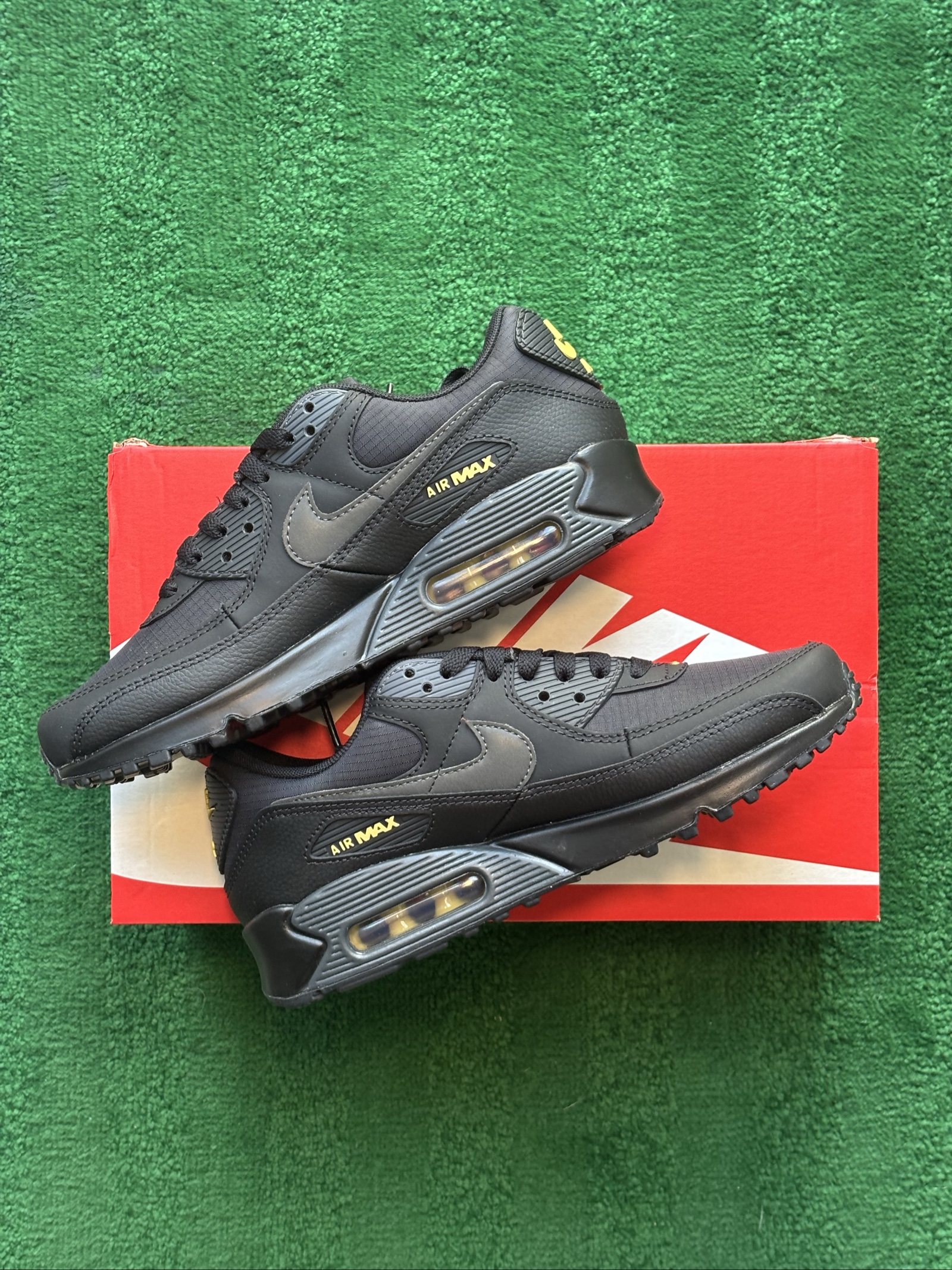 UK 6 Nike Air Max 90 | Black Buff Gold Batman IB7680-001 | New image 2